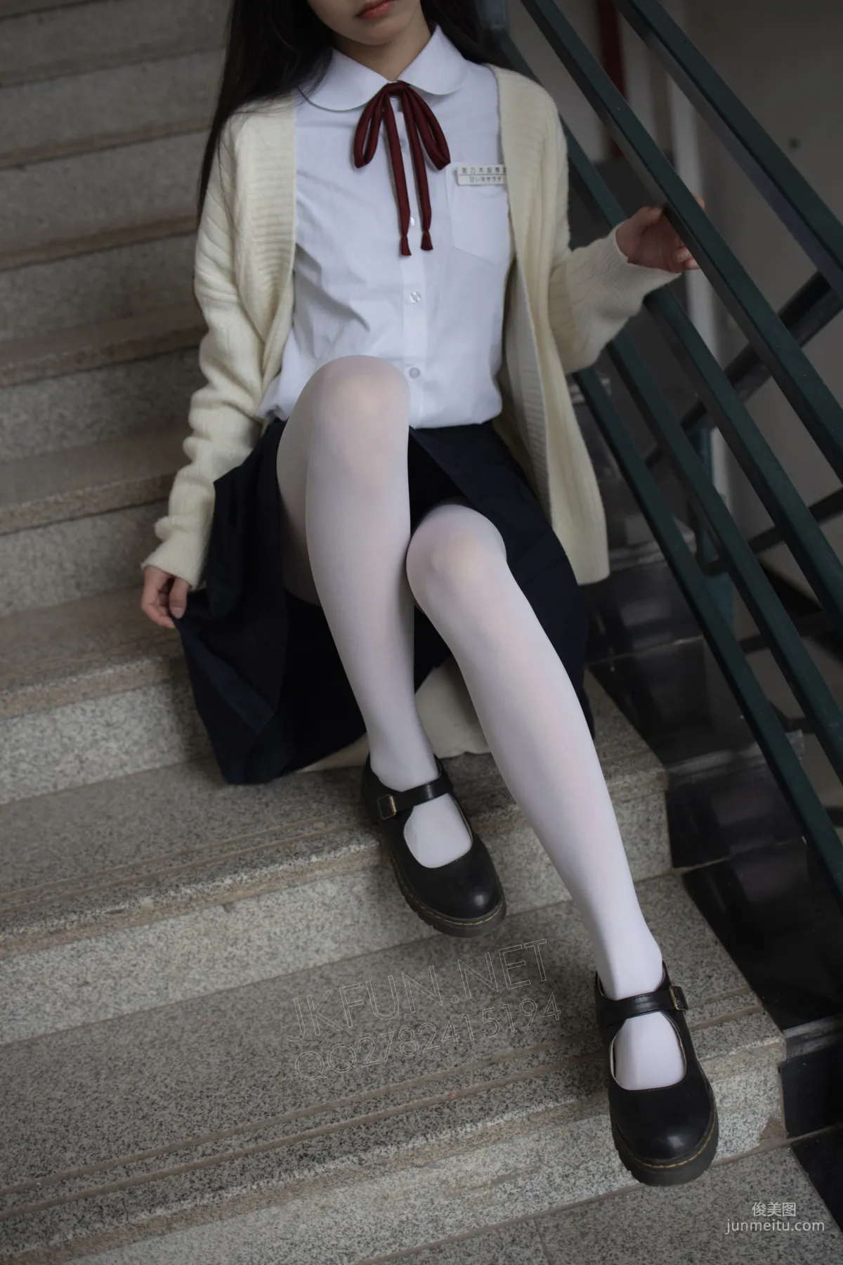 甜米《純純的白絲學妹》 [森蘿财團] JKFUN-001 蘿莉絲襪寫真集 38