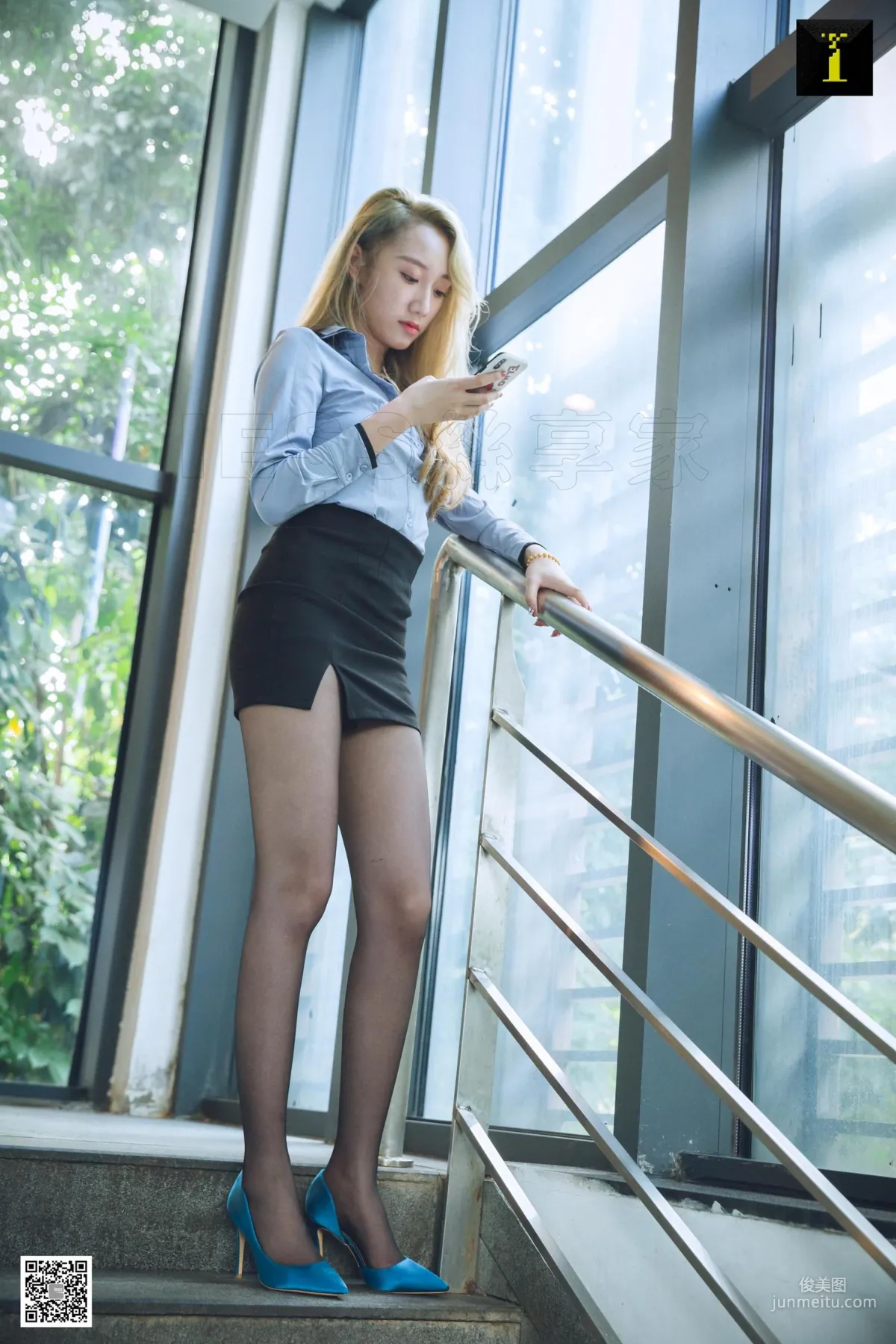 模特樂樂 《樂樂下班後閑坐》 [異思趣向IESS] 寫真集 38