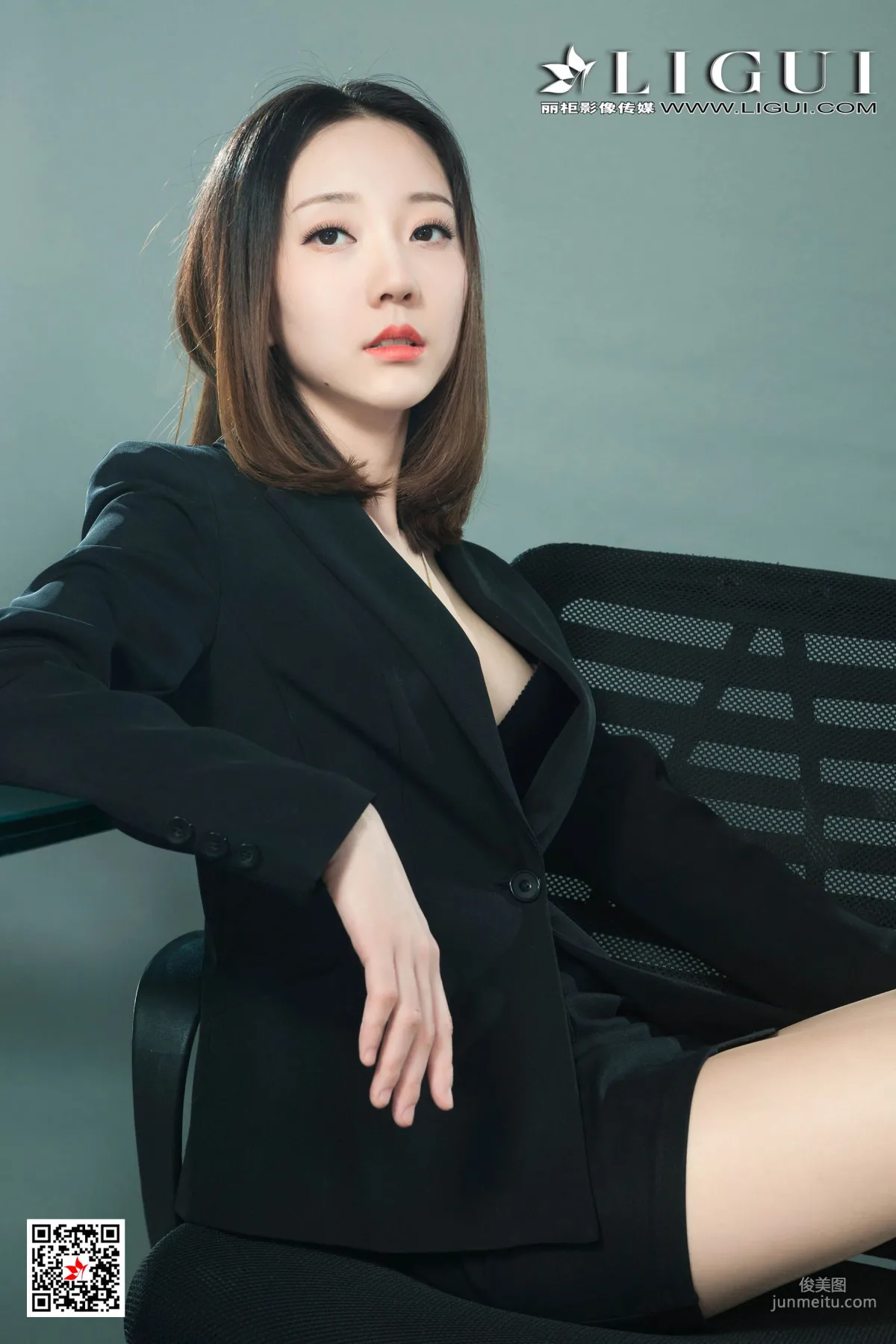 模特小米《肉絲OL女郎》 [麗櫃Ligui] 美腿絲足寫真集 13