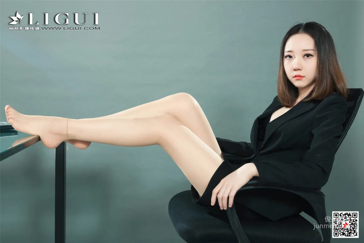 模特小米《肉絲OL女郎》 [麗櫃Ligui] 美腿絲足寫真集 39