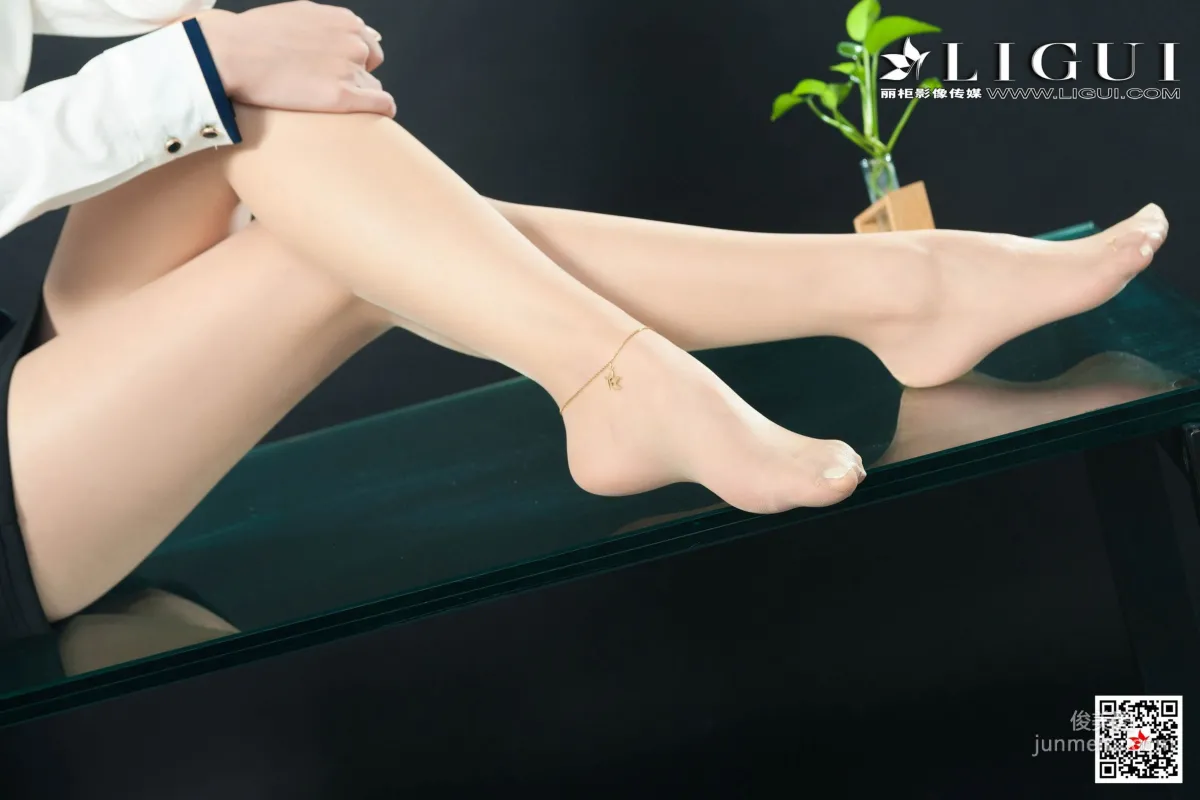 小然然《美腿OL小姐姐》 [麗櫃Ligui] 絲足寫真集 55
