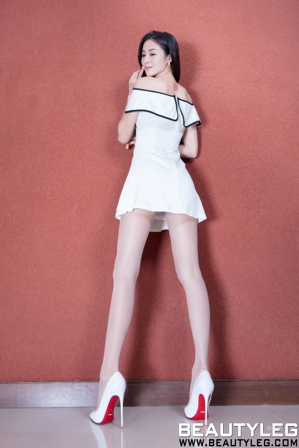 Lola雪岑《短裙制服絲襪美腿》 [Beautyleg] No.1813 寫真集 6
