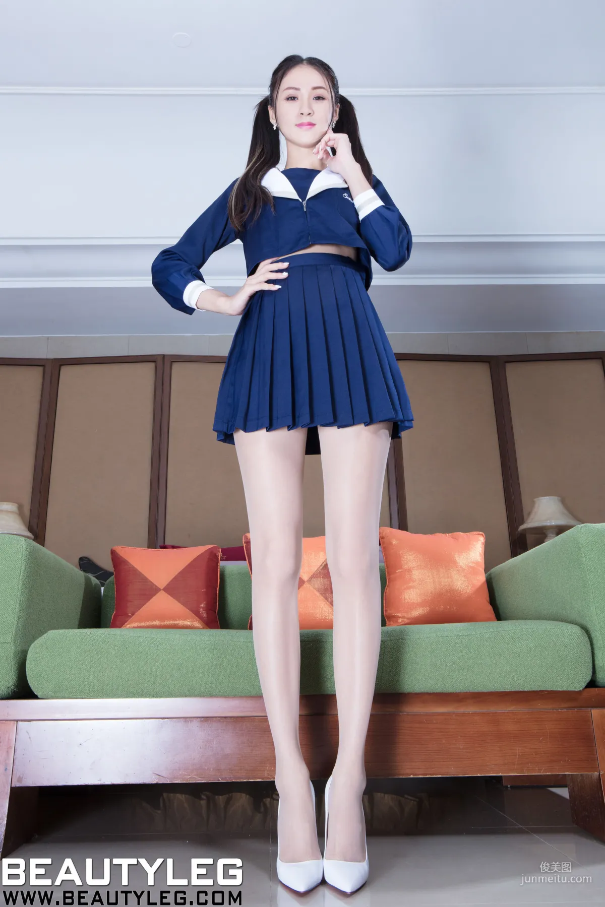 Lola雪岑《短裙制服絲襪美腿》 [Beautyleg] No.1813 寫真集 21