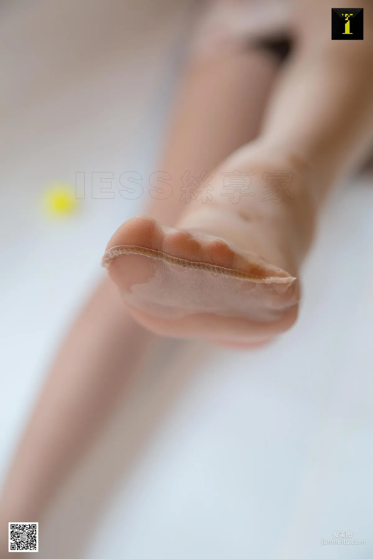 模特婉萍 《婉萍與小黃鴨》 [IESS異思趣向] 絲襪美腿寫真集 87