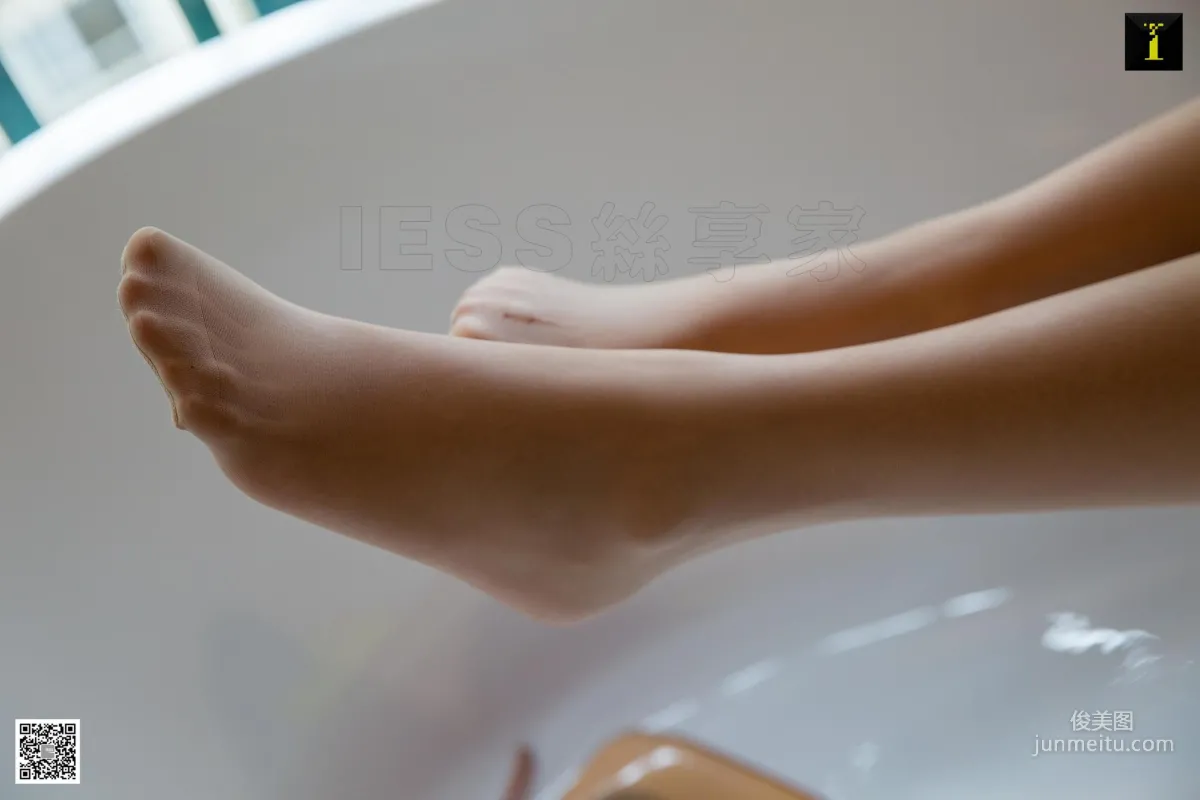 模特婉萍 《婉萍與小黃鴨》 [IESS異思趣向] 絲襪美腿寫真集 64