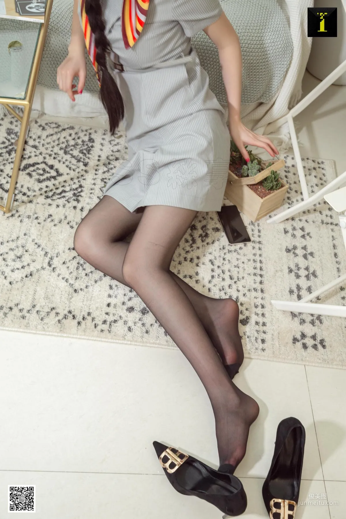 模特喵姐 《我的閨蜜是空姐》 [IESS異思趣向] 絲襪美腿寫真集 79
