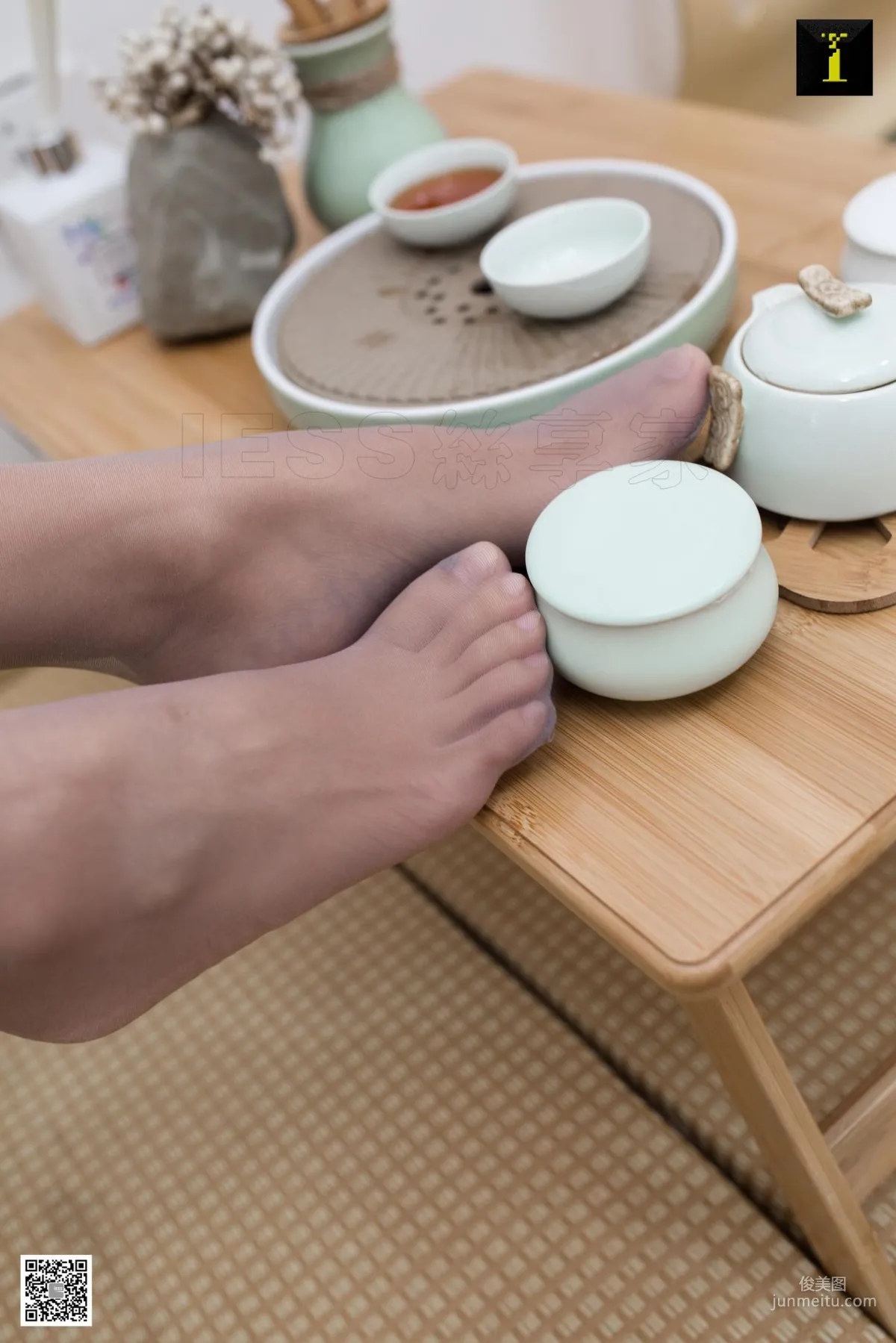 模特婉萍 《婉萍旗袍請茶》 [IESS異思趣向] 美腿絲足寫真集 26