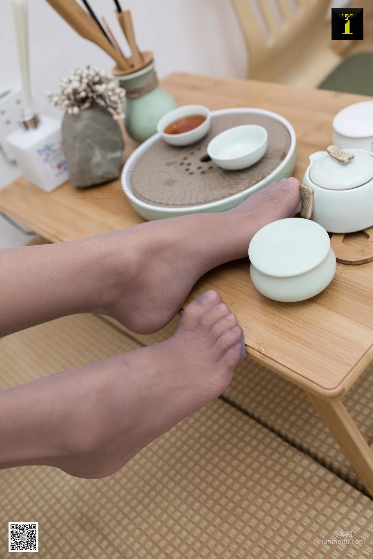 模特婉萍 《婉萍旗袍請茶》 [IESS異思趣向] 美腿絲足寫真集 25