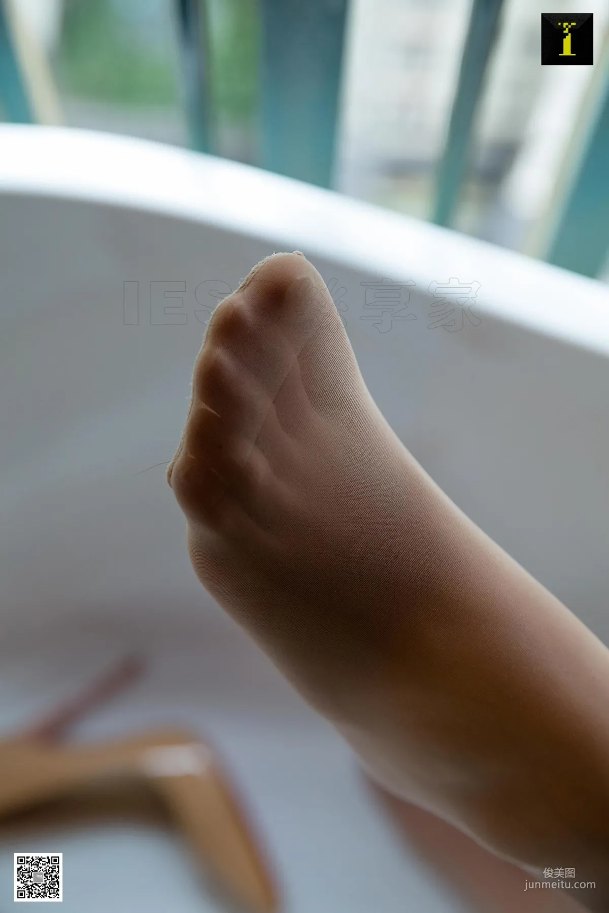 模特婉萍 《婉萍與小黃鴨》 [IESS異思趣向] 絲襪美腿寫真集 65