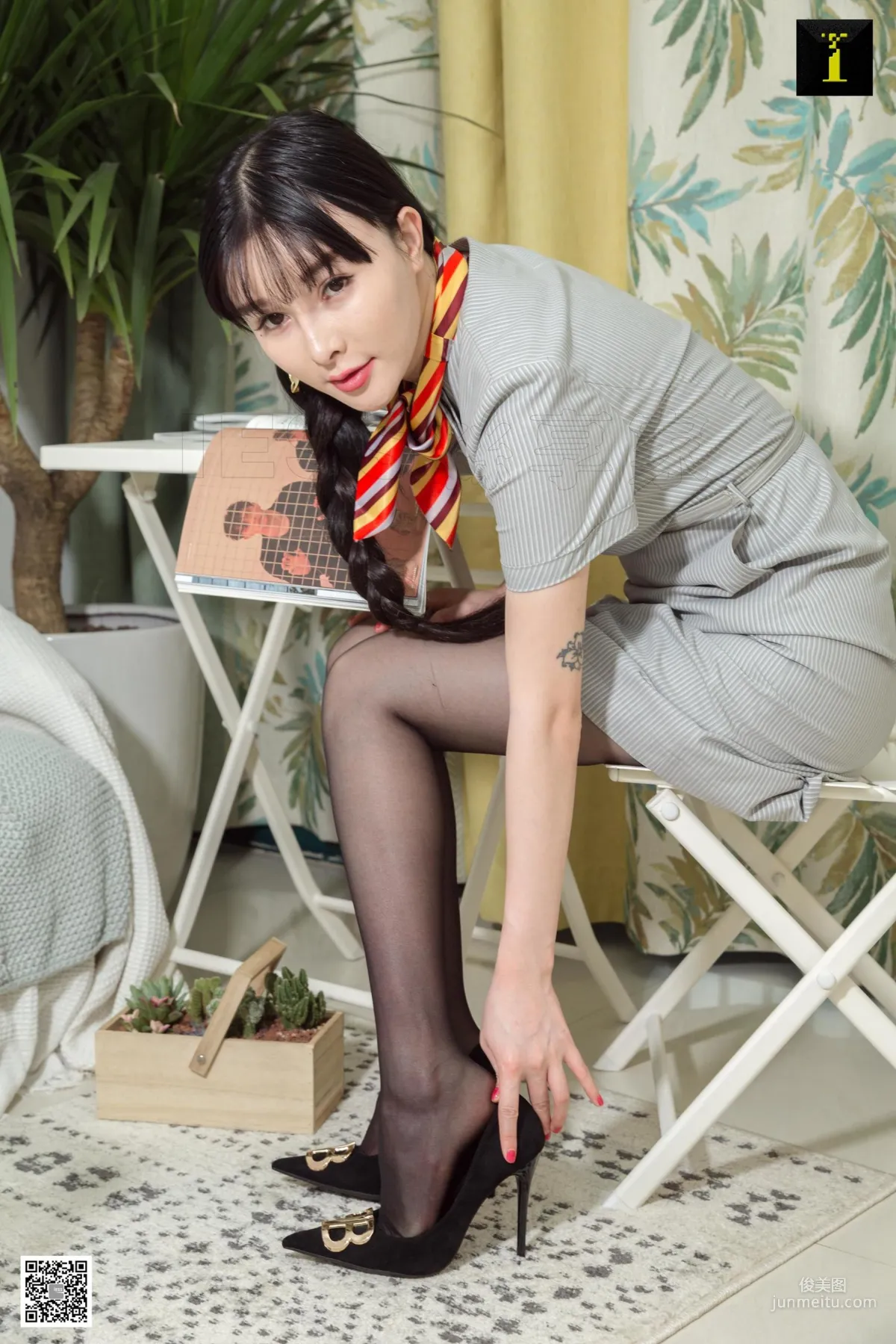 模特喵姐 《我的閨蜜是空姐》 [IESS異思趣向] 絲襪美腿寫真集 10