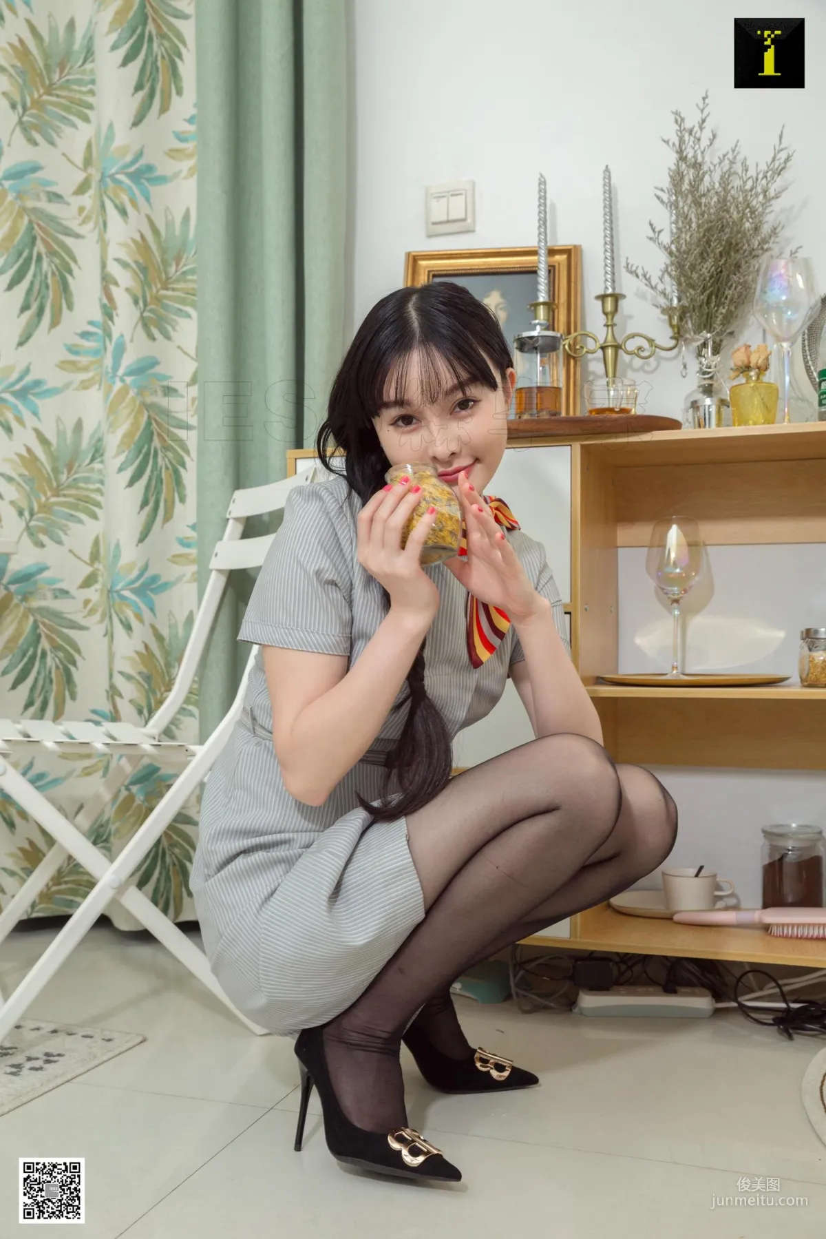 模特喵姐 《我的閨蜜是空姐》 [IESS異思趣向] 絲襪美腿寫真集 94