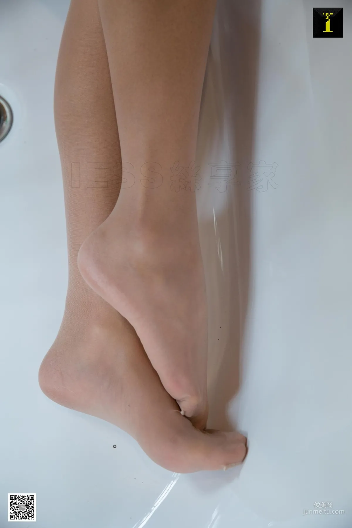 模特婉萍 《婉萍與小黃鴨》 [IESS異思趣向] 絲襪美腿寫真集 31