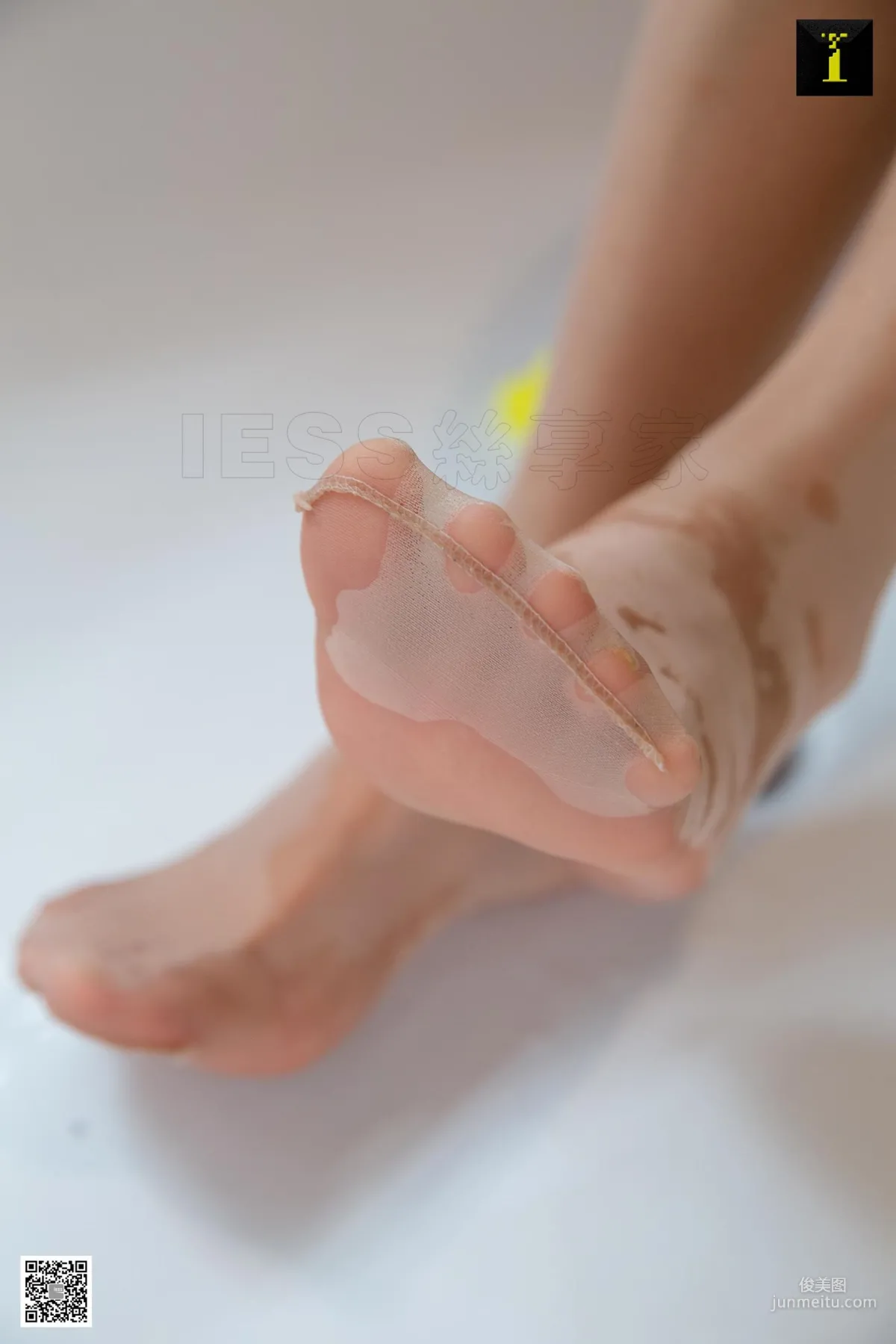 模特婉萍 《婉萍與小黃鴨》 [IESS異思趣向] 絲襪美腿寫真集 80