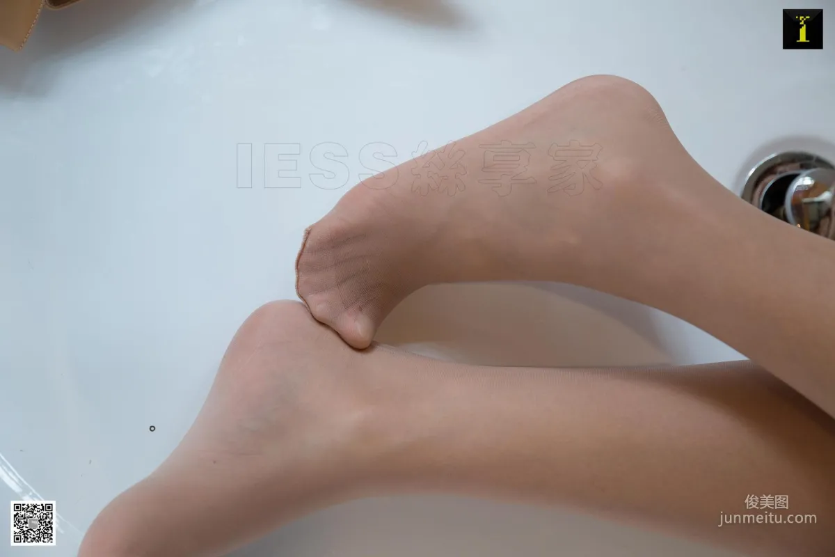 模特婉萍 《婉萍與小黃鴨》 [IESS異思趣向] 絲襪美腿寫真集 30