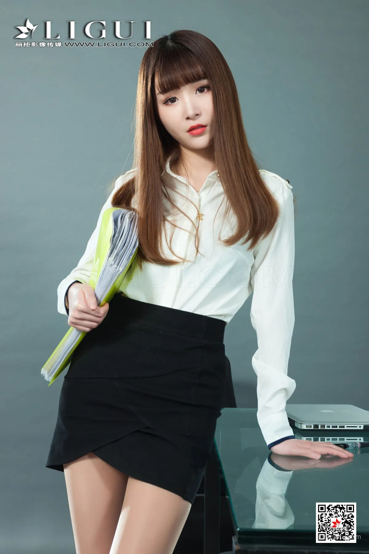 瑶瑶《OL小秘丝足美腿》 [丽柜LIGUI] 网络丽人 写真集25