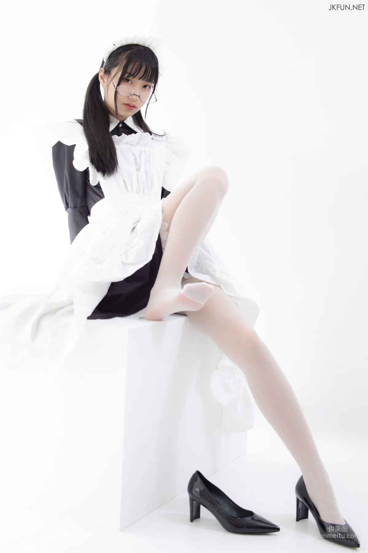 《女仆眼镜妹》 [森萝财团] 写真集23