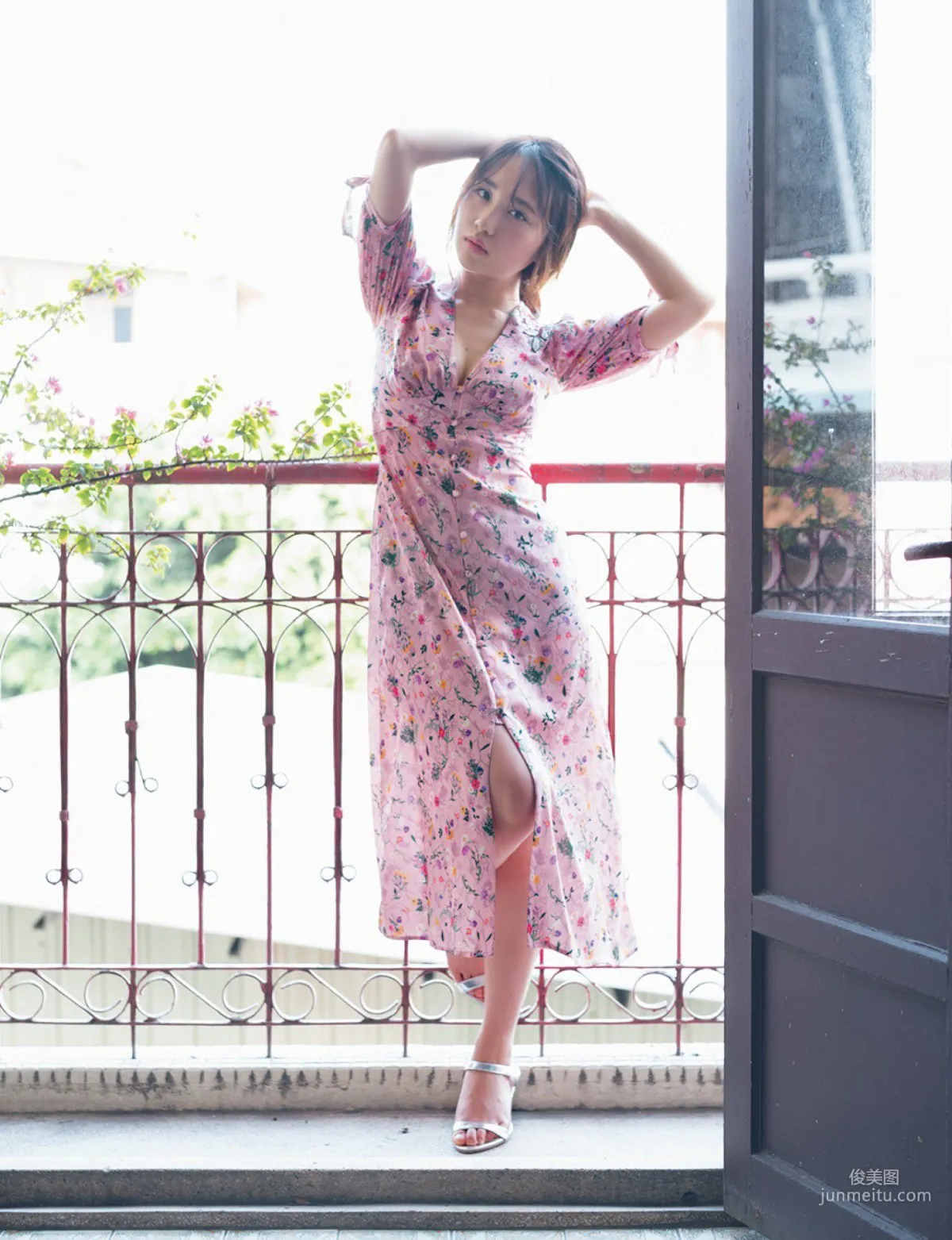 [FRIDAY] 高橋朱裡 《AKB48の「美バスト」》寫真 8