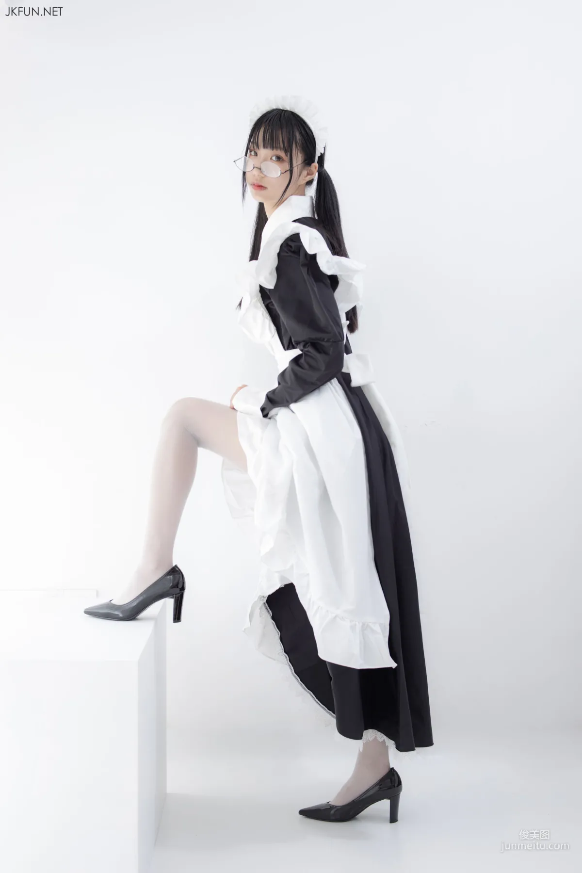 《女仆眼镜妹》 [森萝财团] 写真集6