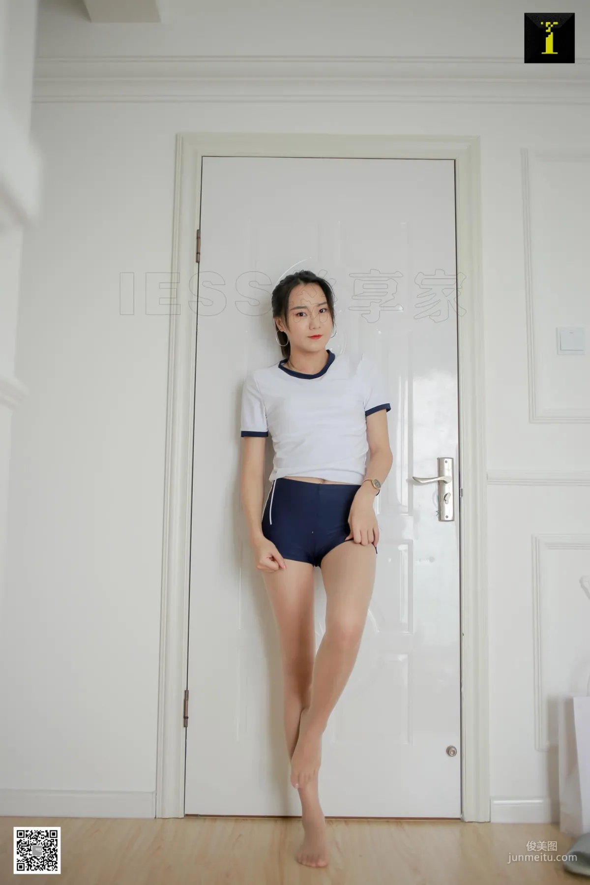 模特小衫 《透出輪廓的緊身褲》 [IESS異思趣向] 絲襪美腿寫真集 24