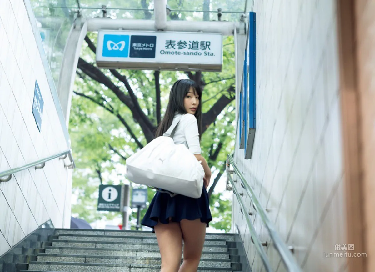 [FRIDAY] 川崎あや 《びれスト・「ジムでエッチな筋トレを」奇跡のボディライン スペシャル9カット！動畫付き》寫真 1