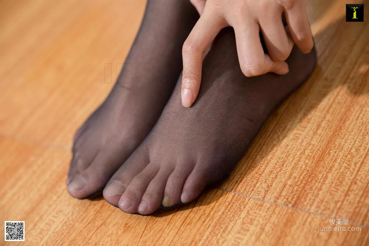 模特婉萍 《婉萍的抹胸小短裙》 [IESS異思趣向] 美腿絲足寫真集 80