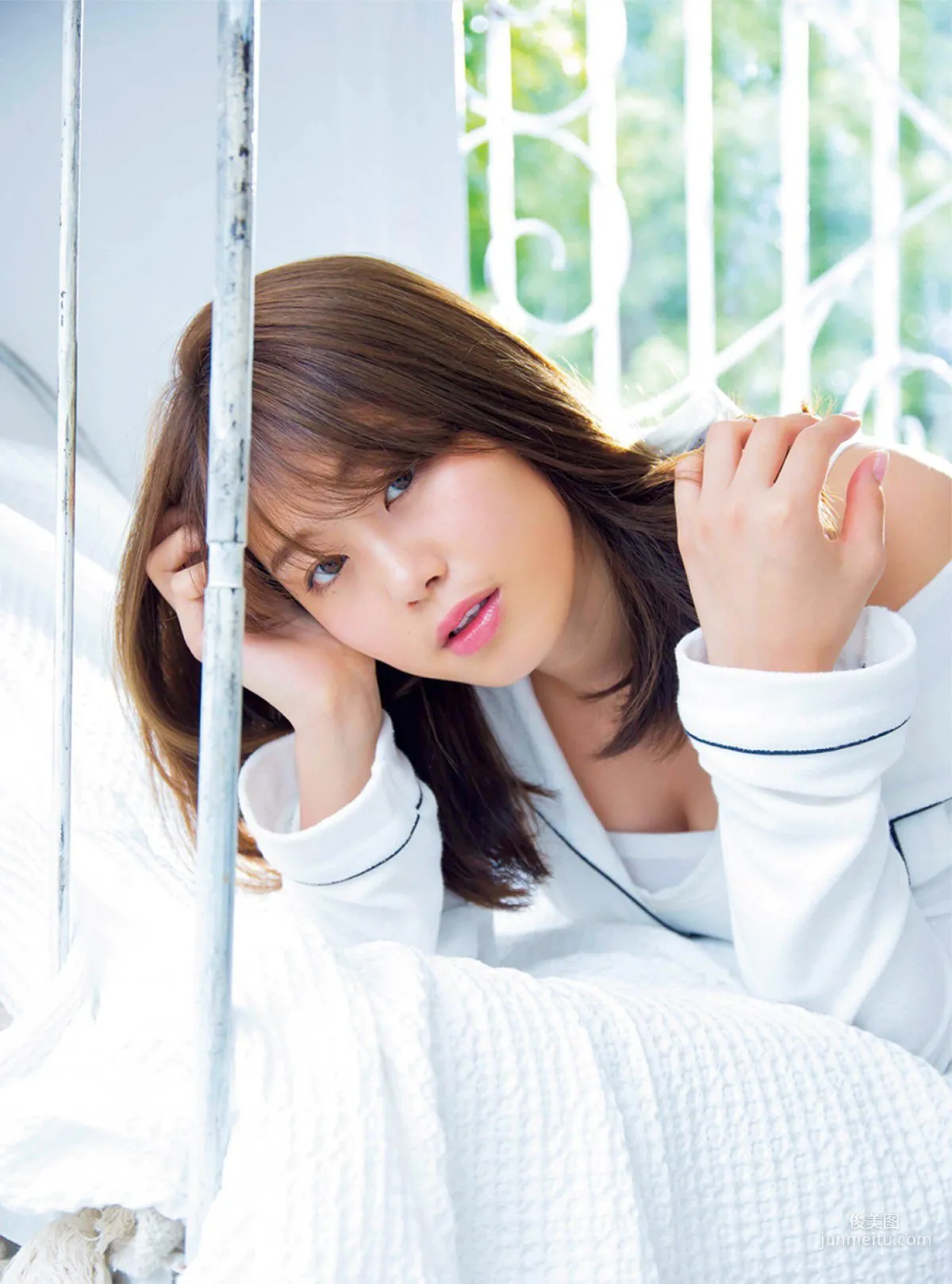 [FRIDAY] 稲村亜美 《グラビア復活「神ボディ」》写真1
