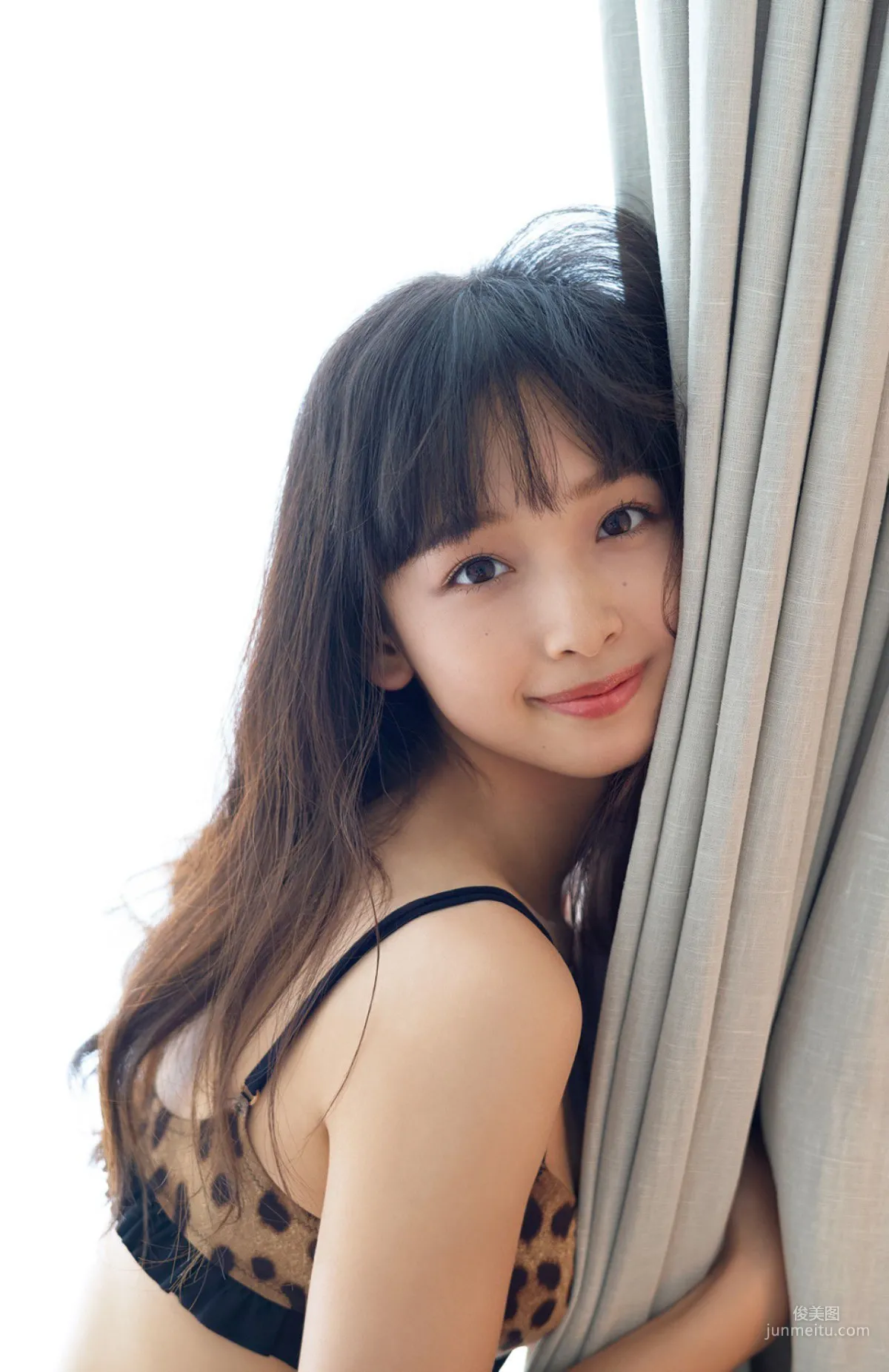 [FRIDAY] 華村あすか 《ちょっぴりオトナなビキニでシャワー(動画付き)》写真1