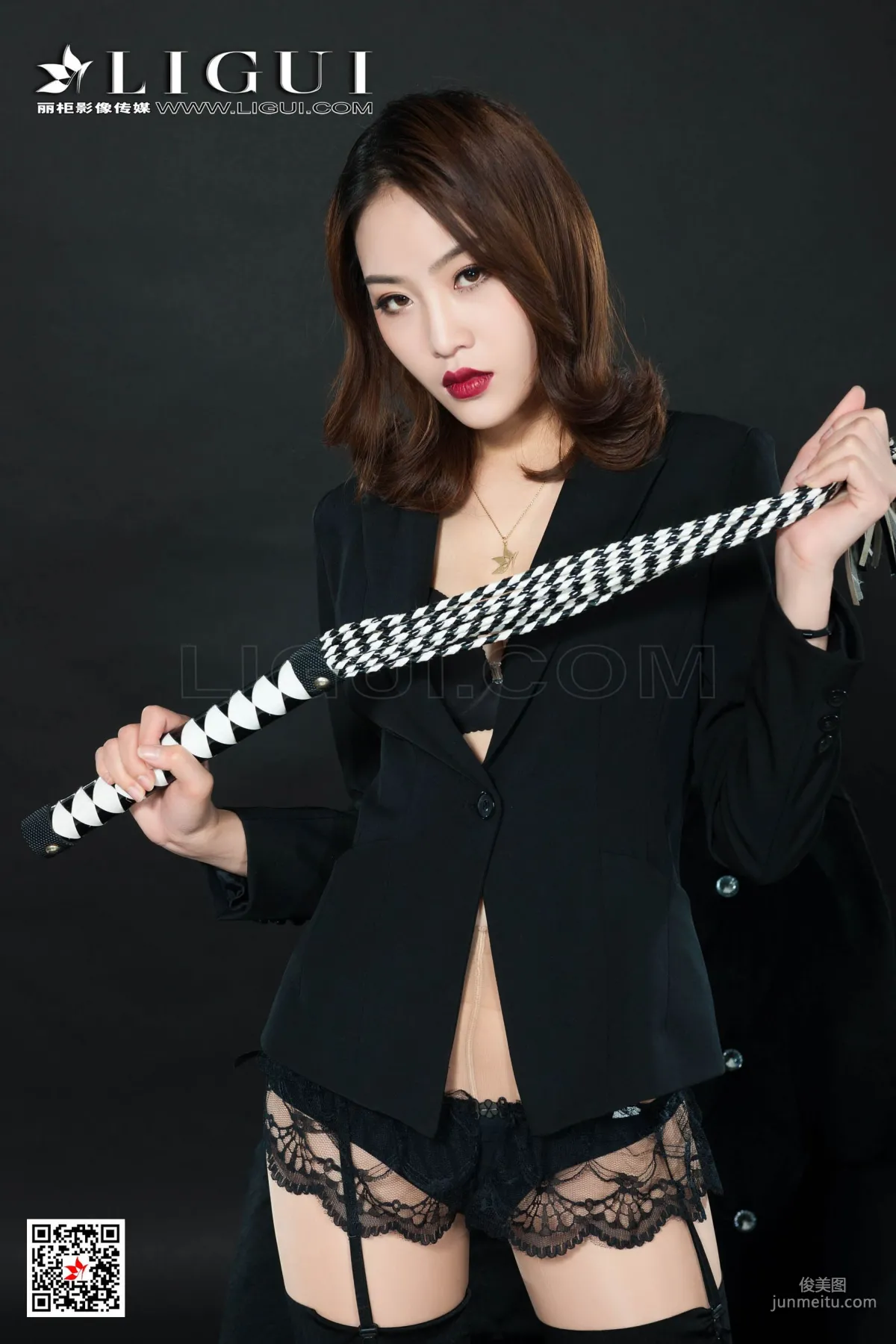 腿模Xilly《黑絲皮鞭系列》 [麗櫃美束LIGUI] 網絡麗人 寫真集 12