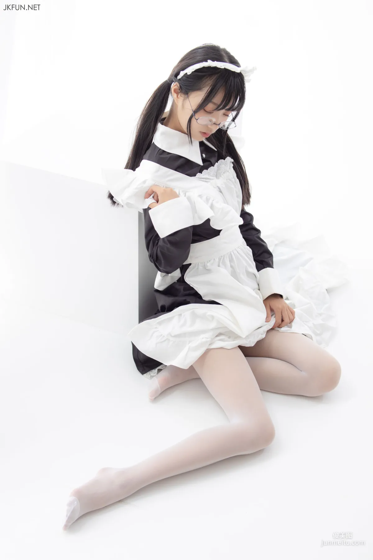 《女仆眼镜妹》 [森萝财团] 写真集117