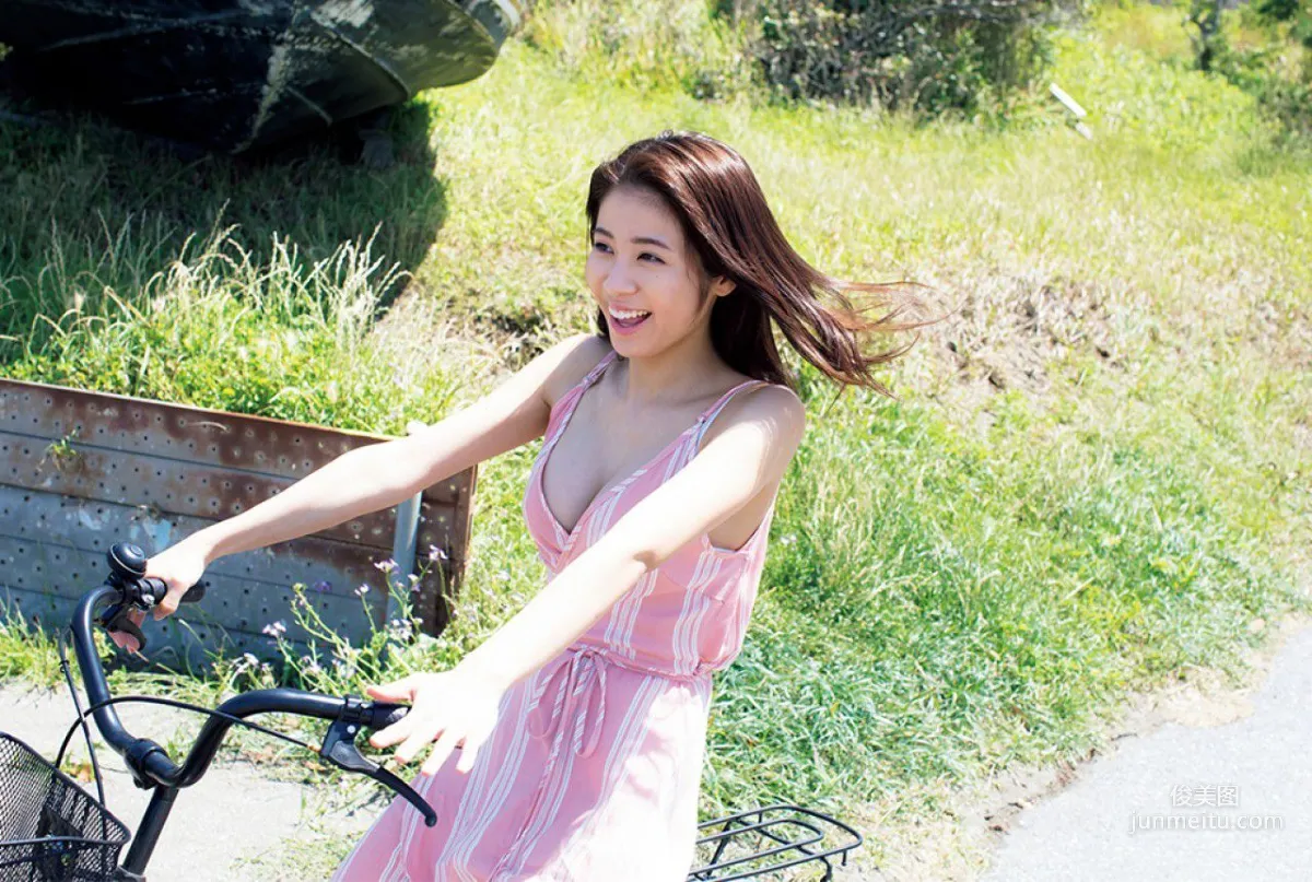 [FRIDAY] 澤北るな 《「美バストがこぼれちゃう！」ちょっとエッチな海合宿(動畫付き)》寫真 2
