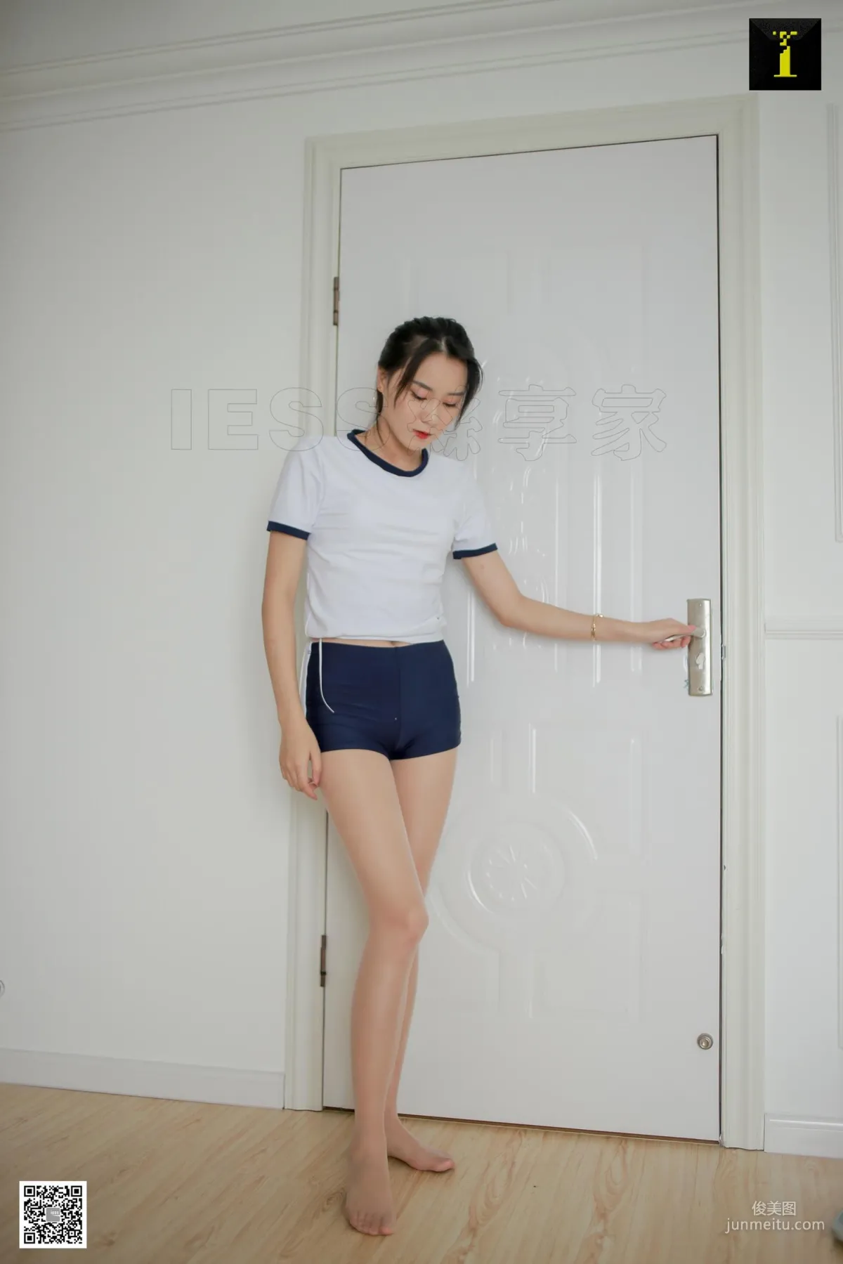 模特小衫 《透出輪廓的緊身褲》 [IESS異思趣向] 絲襪美腿寫真集 22