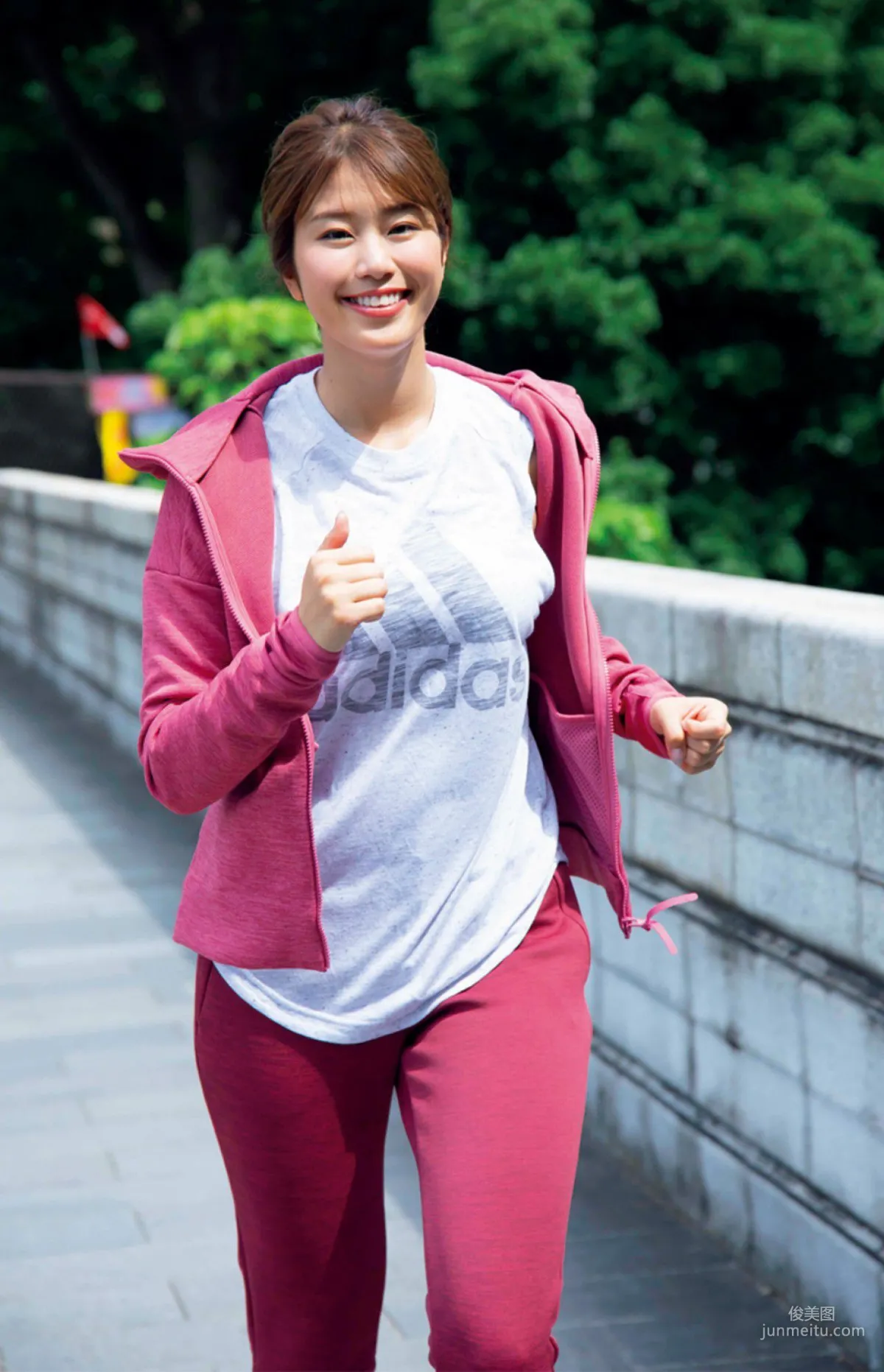 [FRIDAY] 稲村亜美 《グラビア復活「神ボディ」》写真5