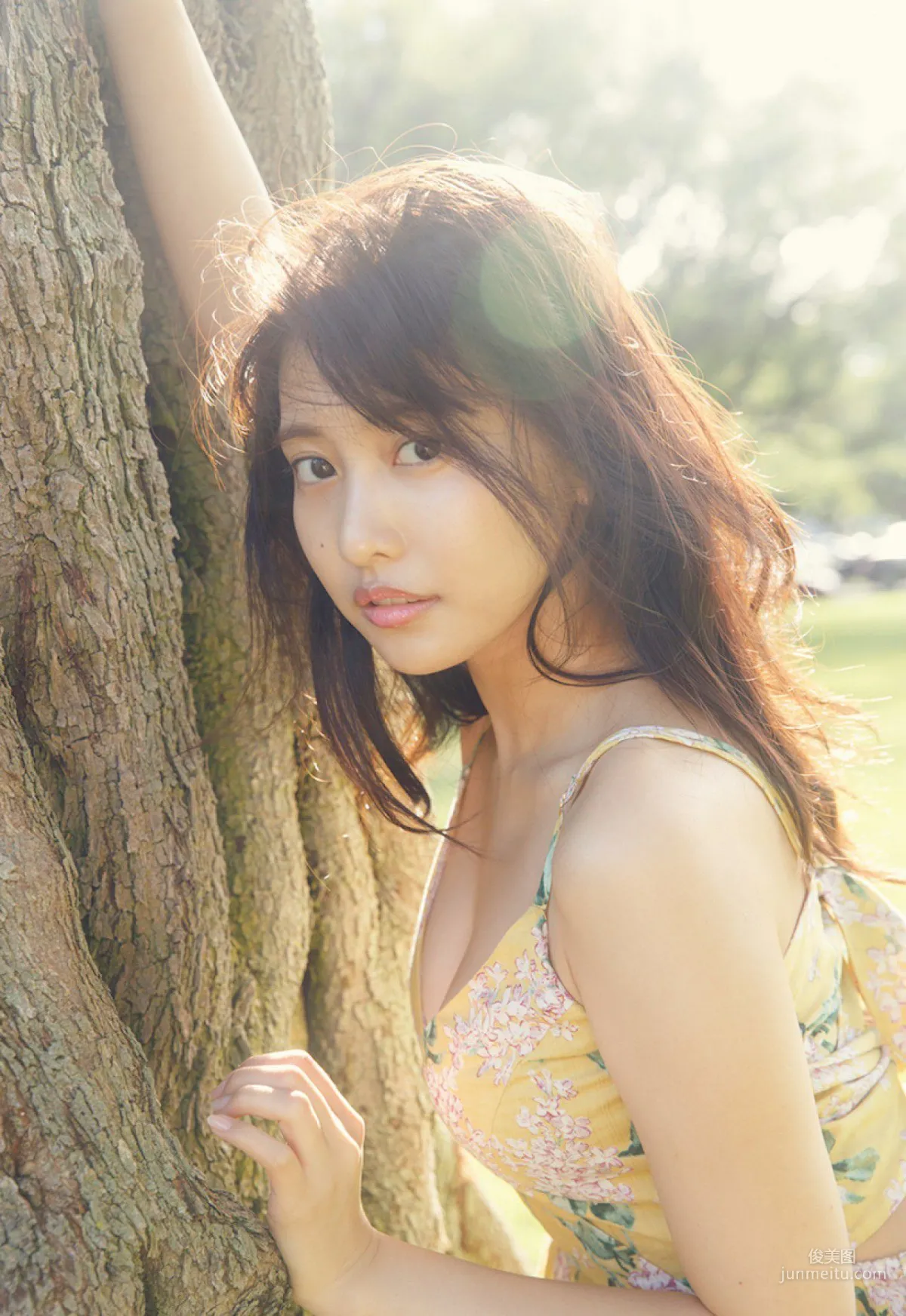 [FRIDAY] 佐野ひなこ 《話題の寫真集から「神バスト」を先行公開！》寫真 8
