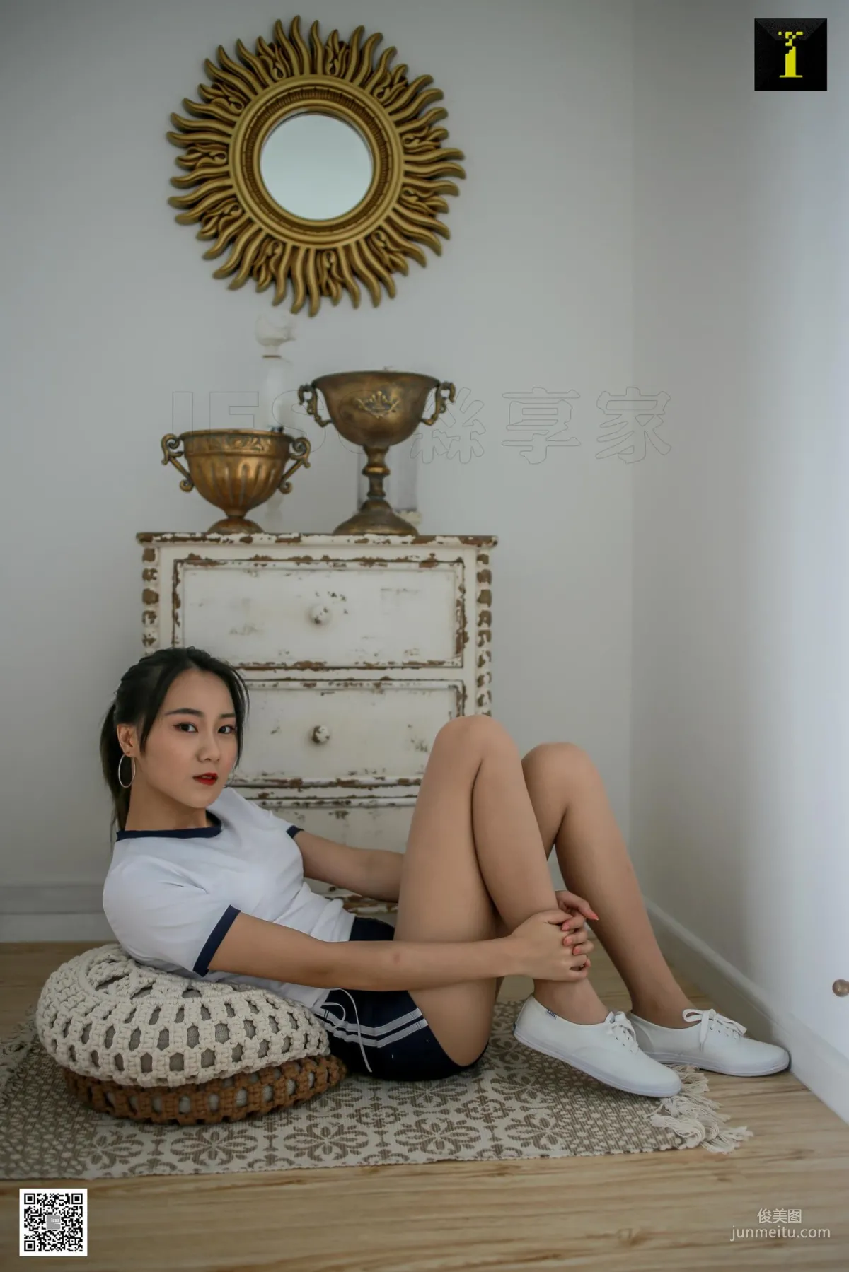 模特小衫 《透出輪廓的緊身褲》 [IESS異思趣向] 絲襪美腿寫真集 12