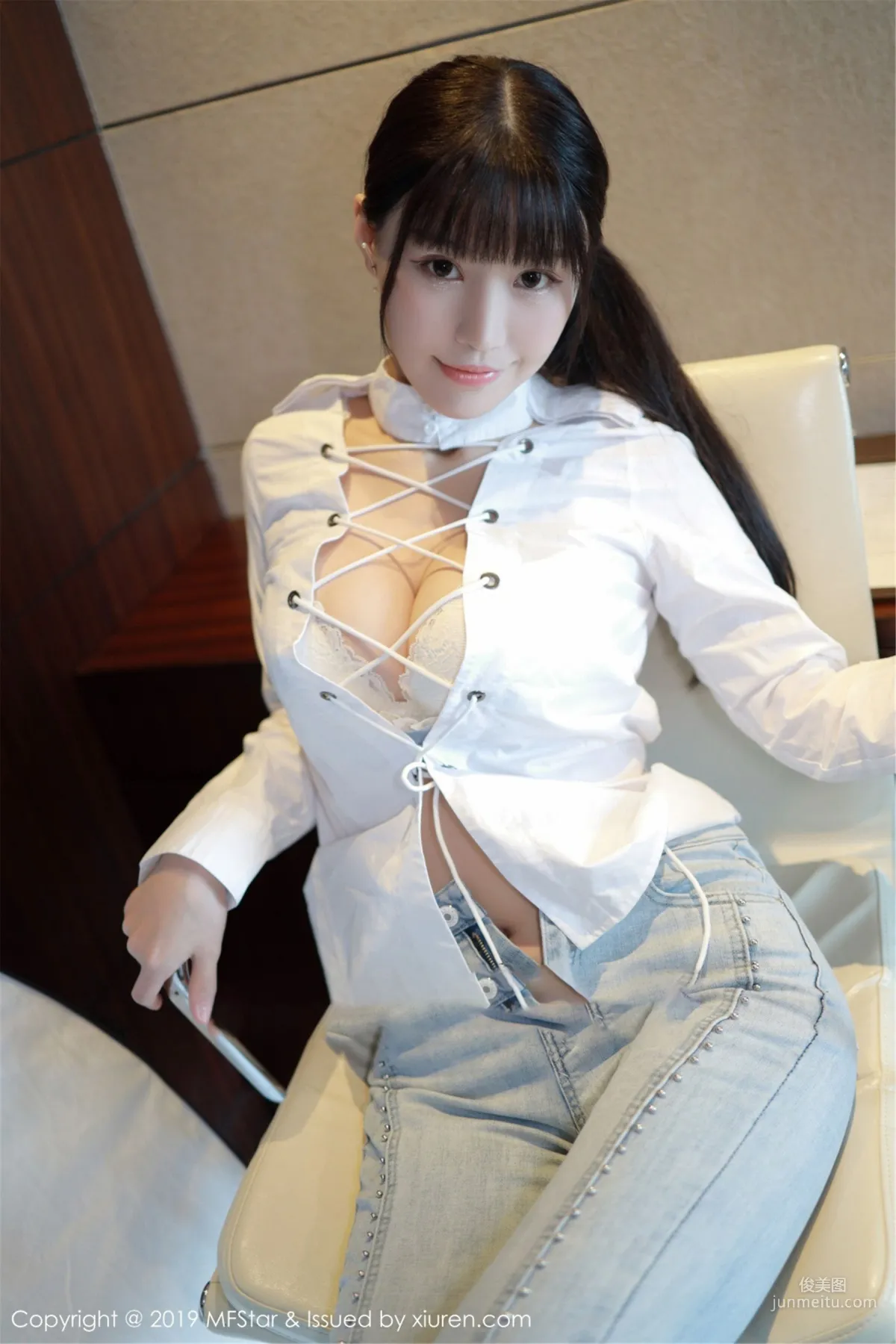Flower朱可兒《白色襯衫下性感美胸》 [模範學院MFStar] Vol.207 寫真集 18