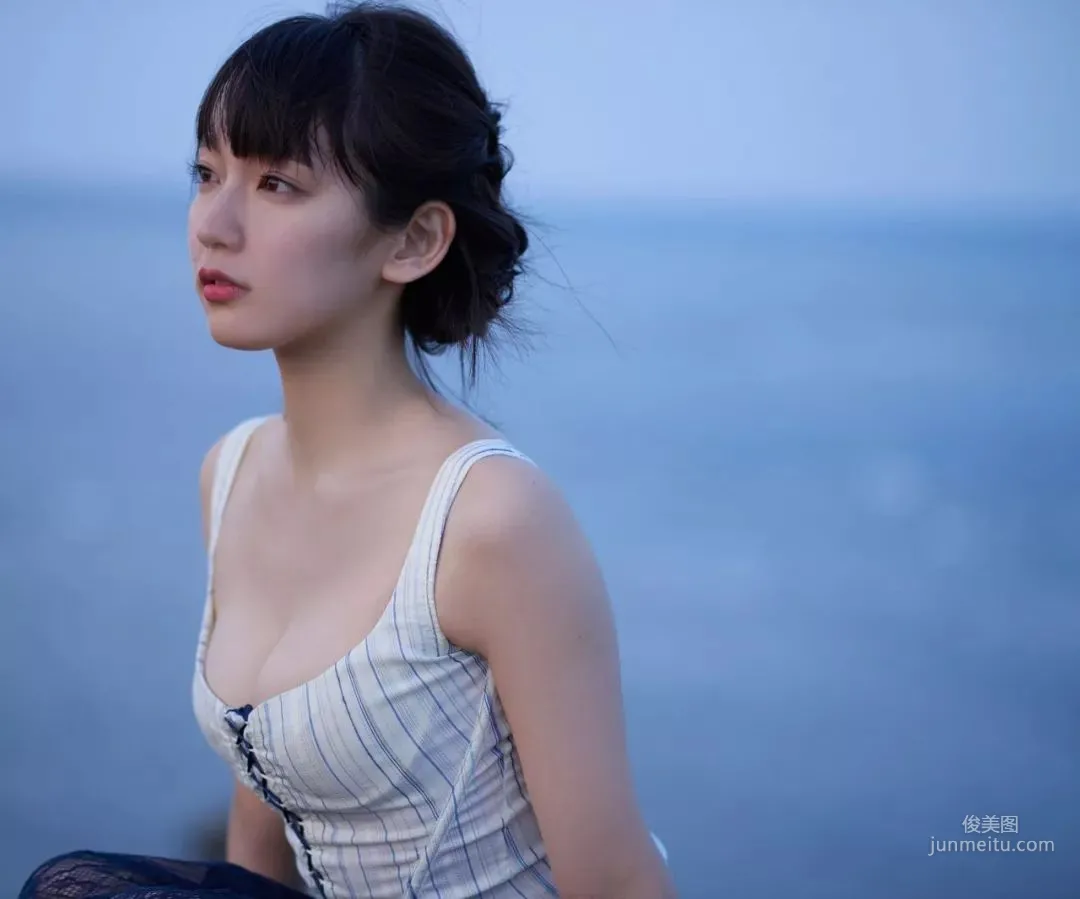 吉岡里帆 「ロングロングバケーション」(Kindle版) 写真集33