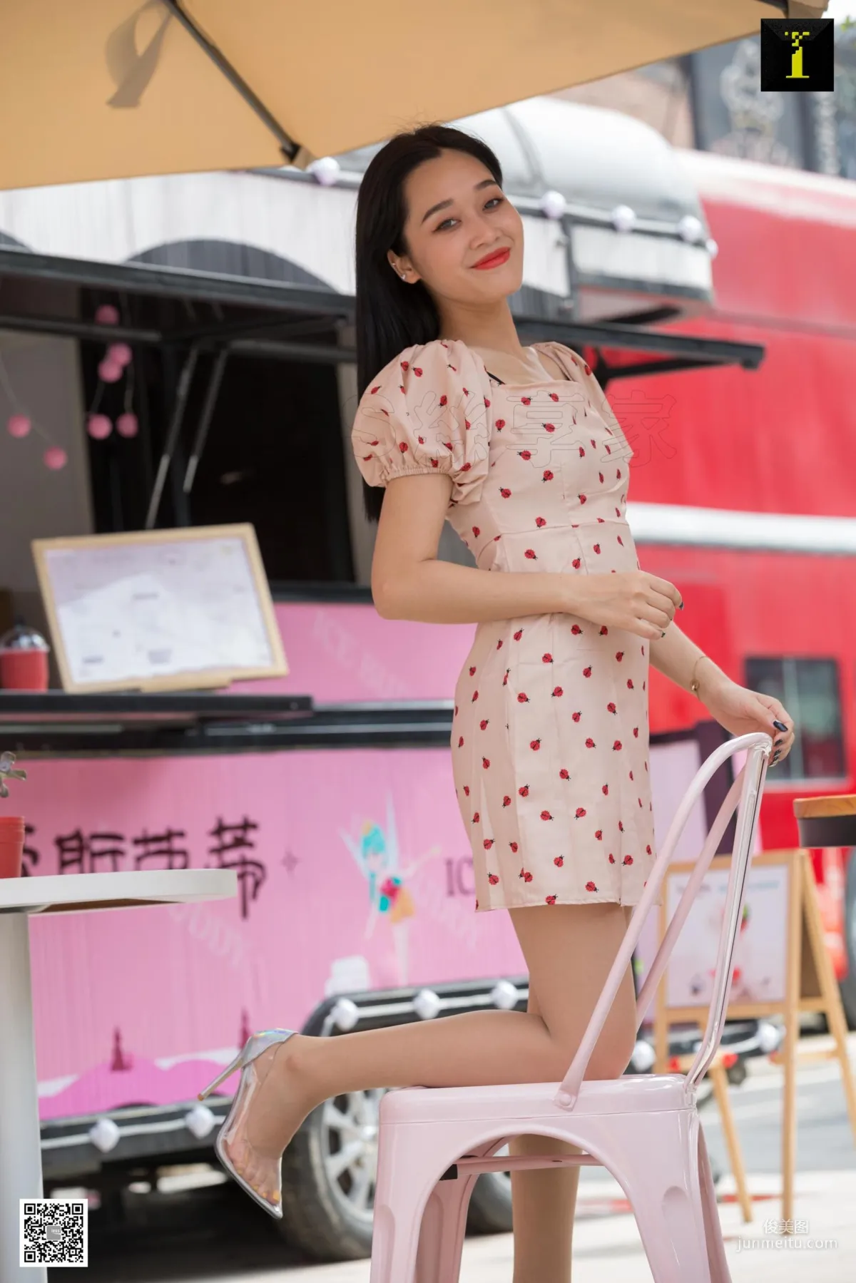 可樂 《少女感街拍》 [IESS一千零一夜] 絲襪美腿寫真集 9