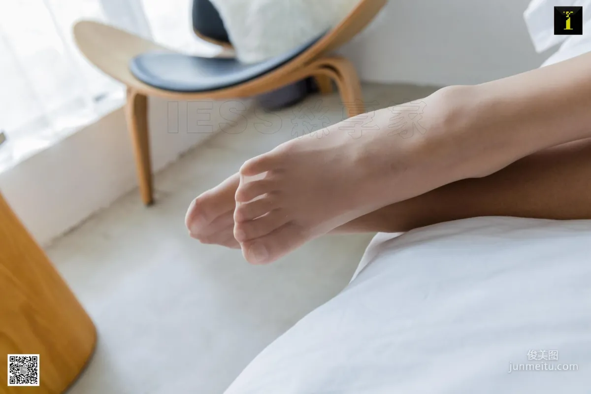 婉萍 《婉萍的紫色小花》 [IESS一千零一夜] 美腿絲足寫真集 20