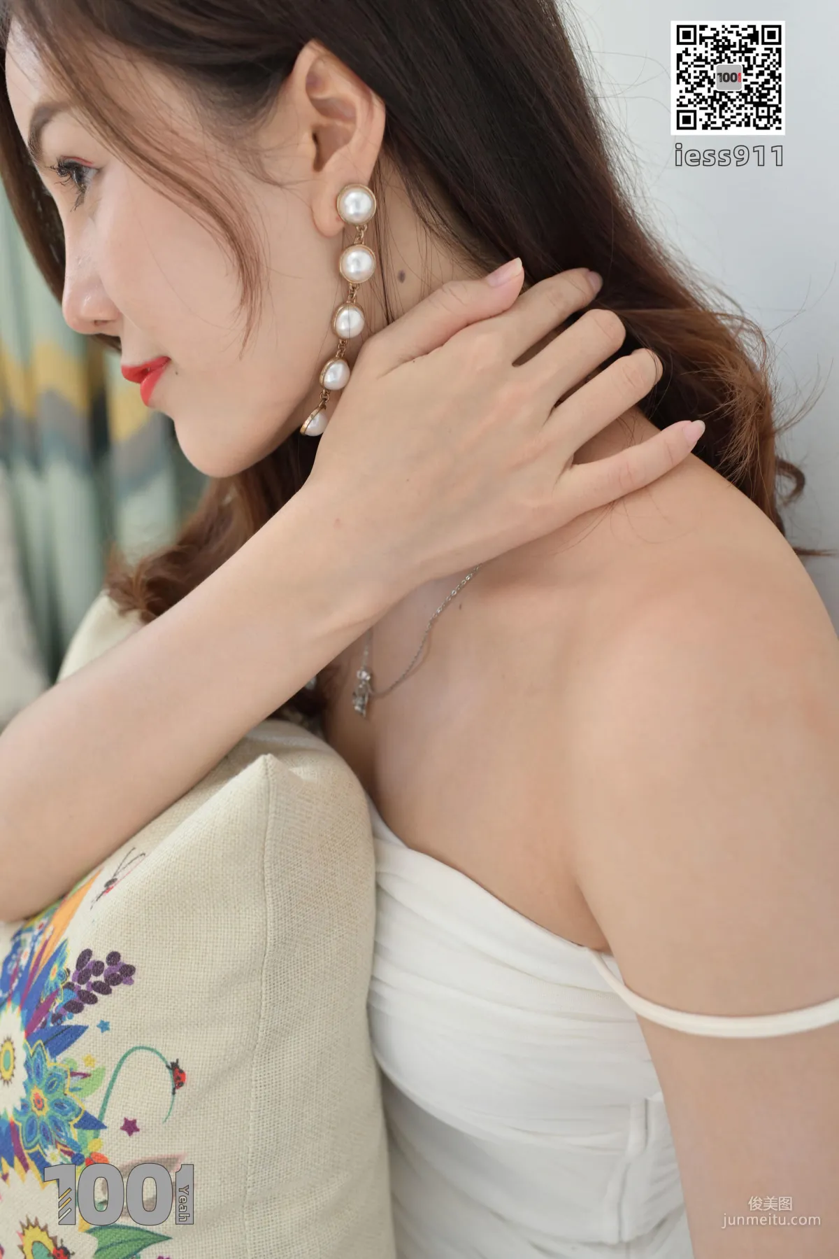 Lucy 《廚房裡的妻子1》 [IESS一千零一夜] 絲襪美腿寫真集 88