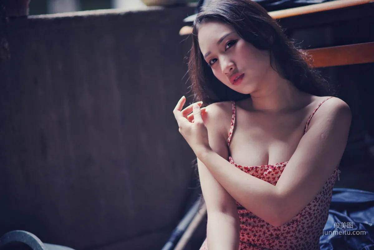 岑晴晴《慵懶的性感》 [制服の女生]寫真集 27