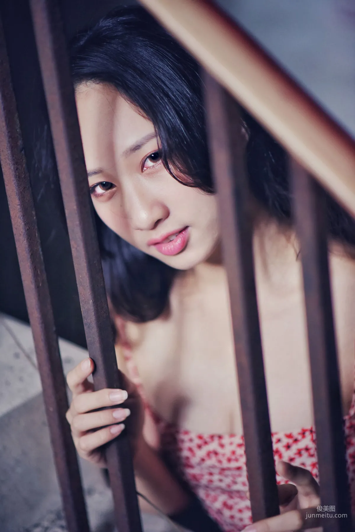 岑晴晴《慵懶的性感》 [制服の女生]寫真集 35