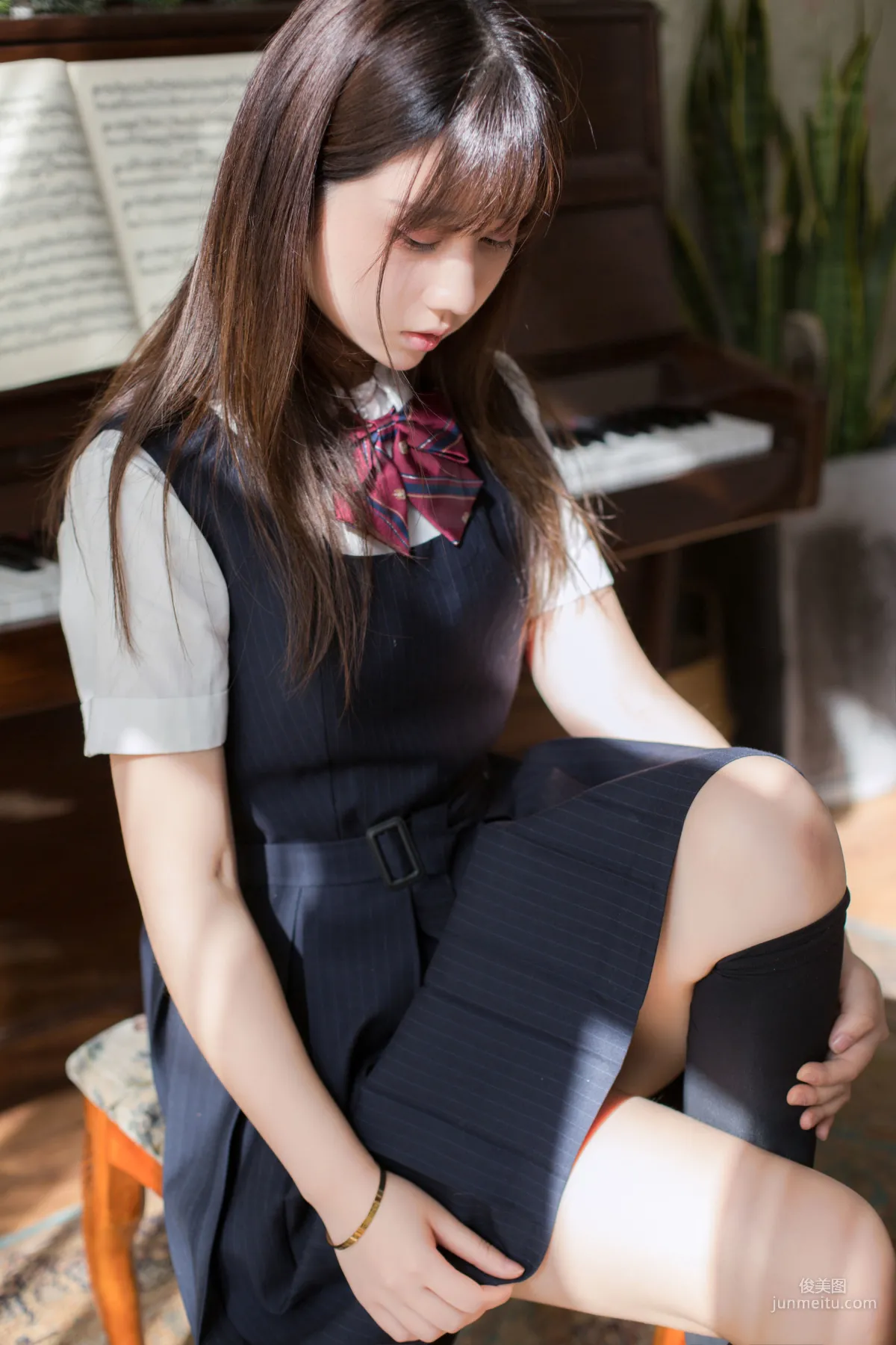 微博福利姬鏡醬《不知夢 制服》 [COSPLAY美女] 寫真集 34