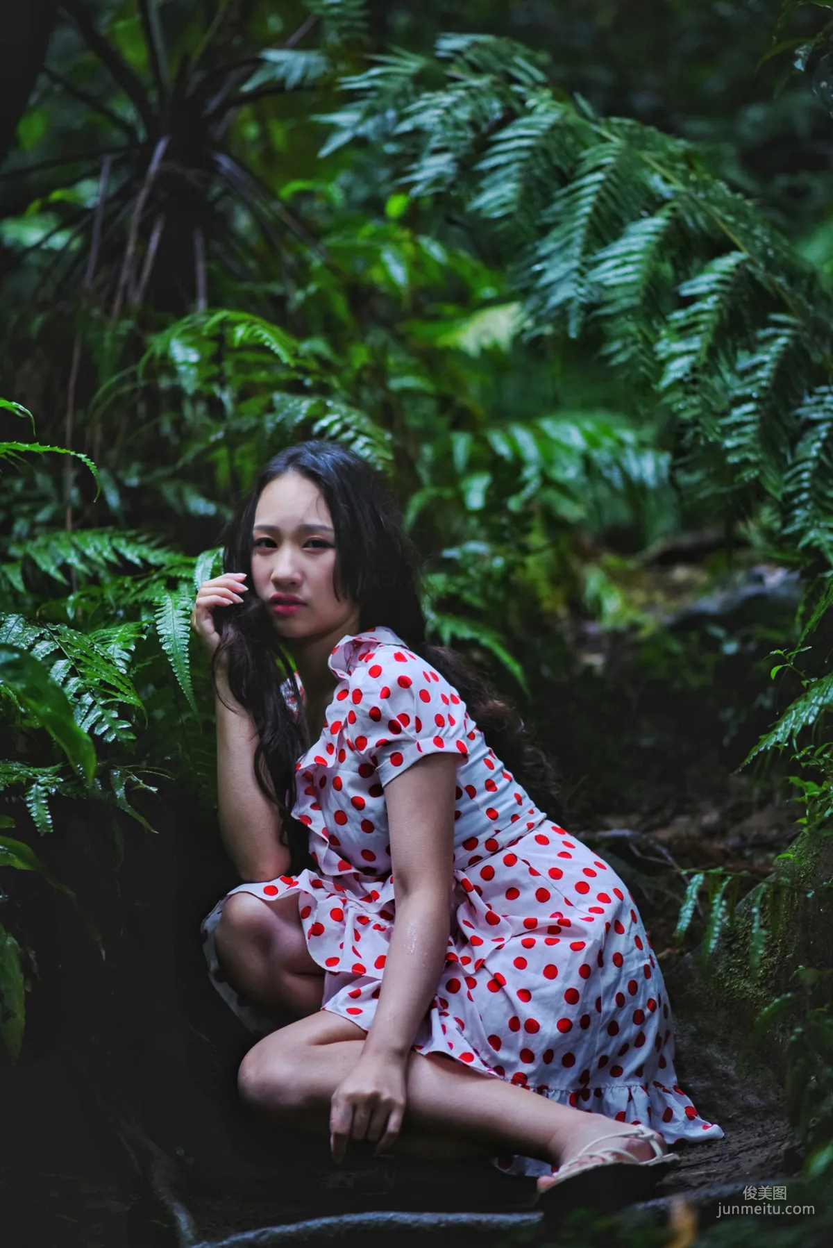 岑晴晴《慵懶的性感》 [制服の女生]寫真集 52