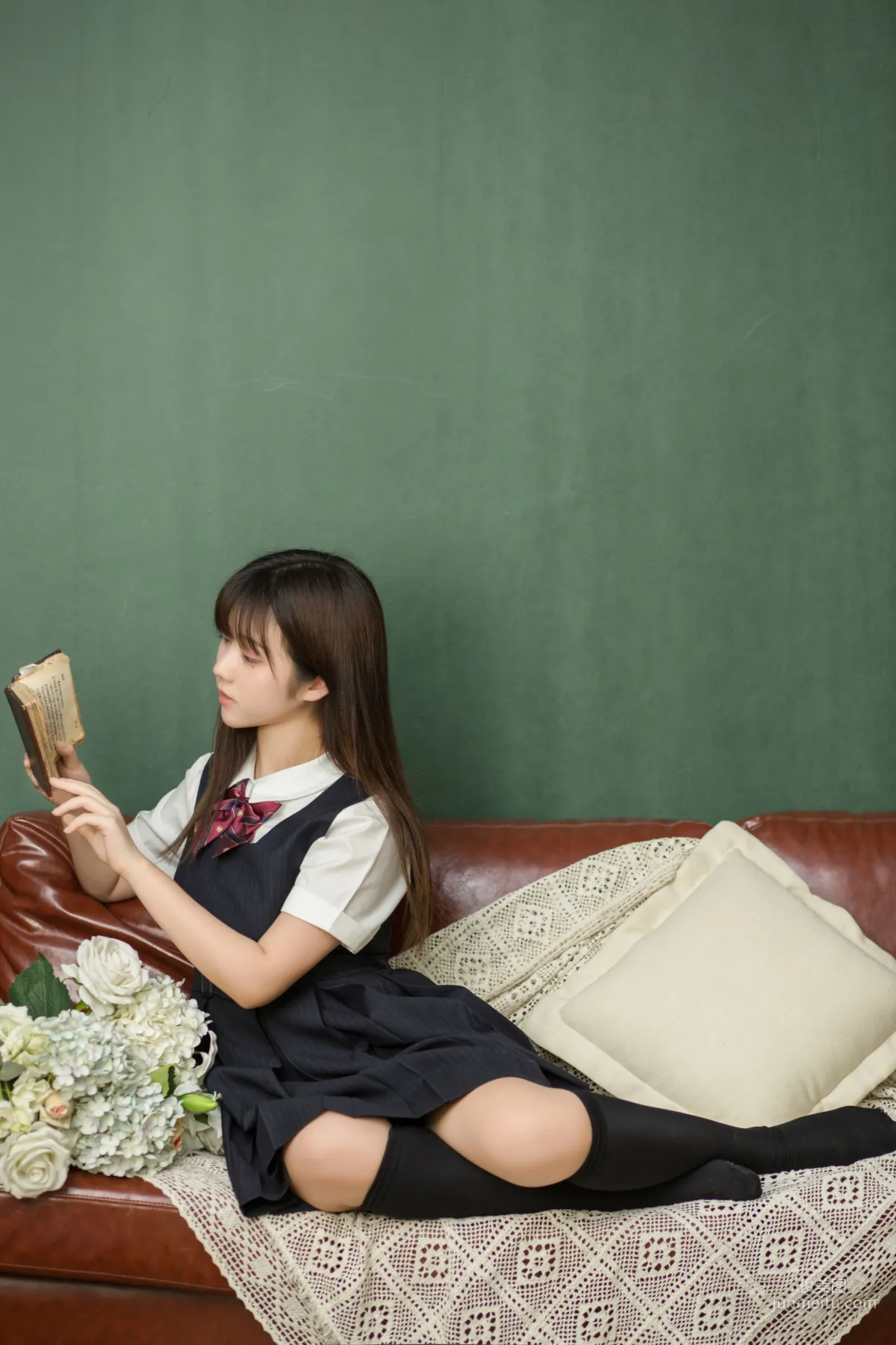 微博福利姬鏡醬《不知夢 制服》 [COSPLAY美女] 寫真集 11