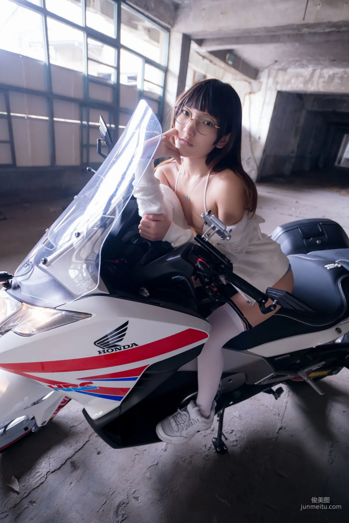 COSER小丁《JK制服+水手小兔外拍》 [Fantasy Factory] 写真集50
