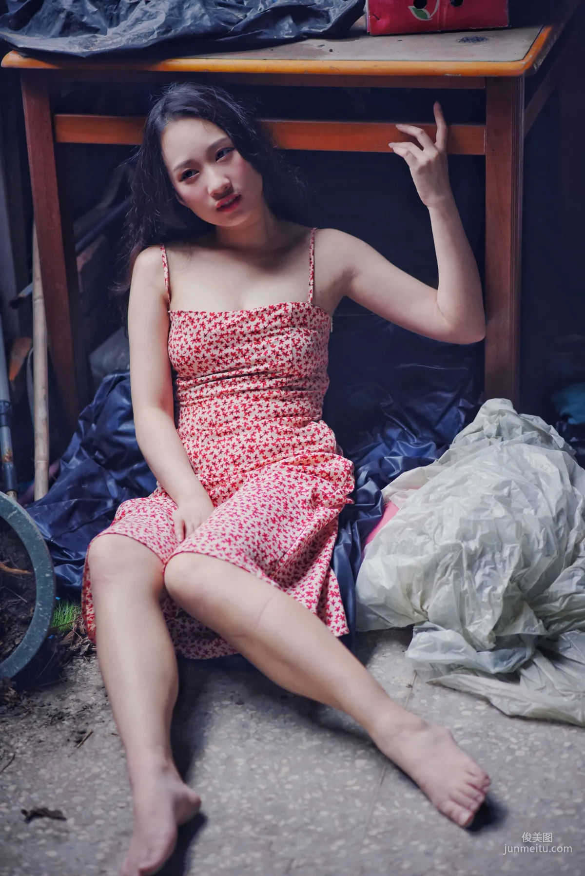 岑晴晴《慵懶的性感》 [制服の女生]寫真集 18