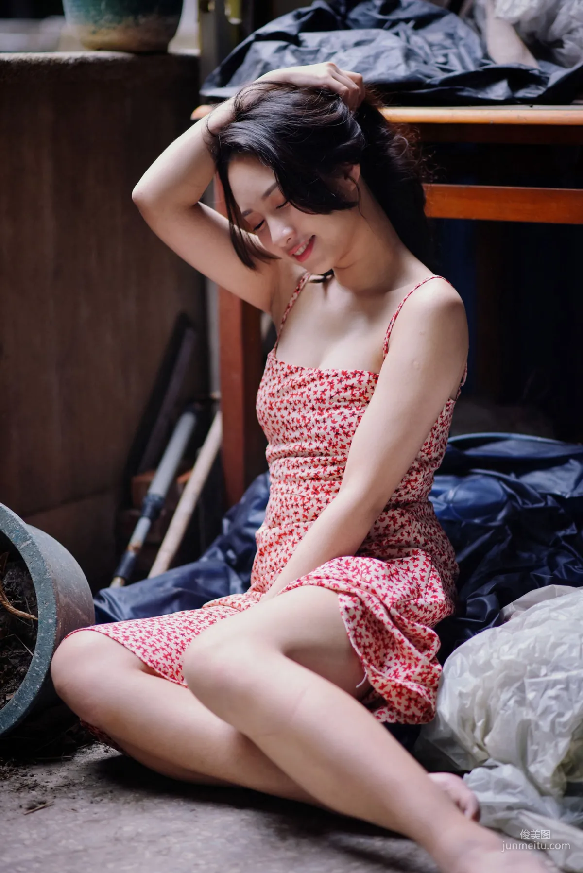 岑晴晴《慵懶的性感》 [制服の女生]寫真集 21