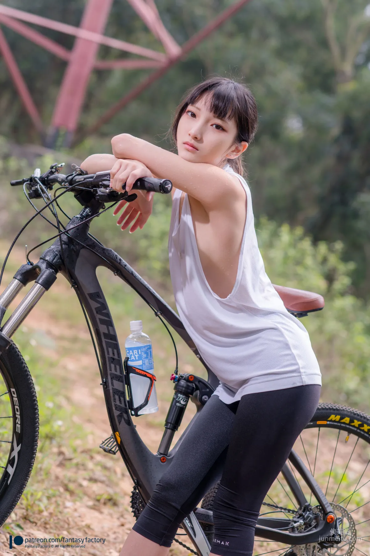 COSER小丁 《单车少女 黑胶 情趣网衫》 [Fantasy Factory] 写真集12