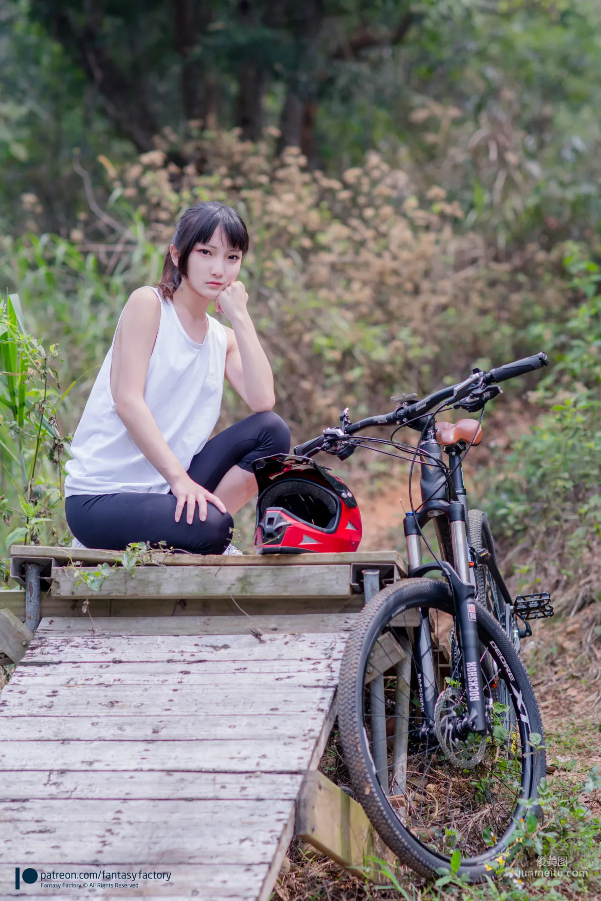 COSER小丁 《单车少女 黑胶 情趣网衫》 [Fantasy Factory] 写真集1