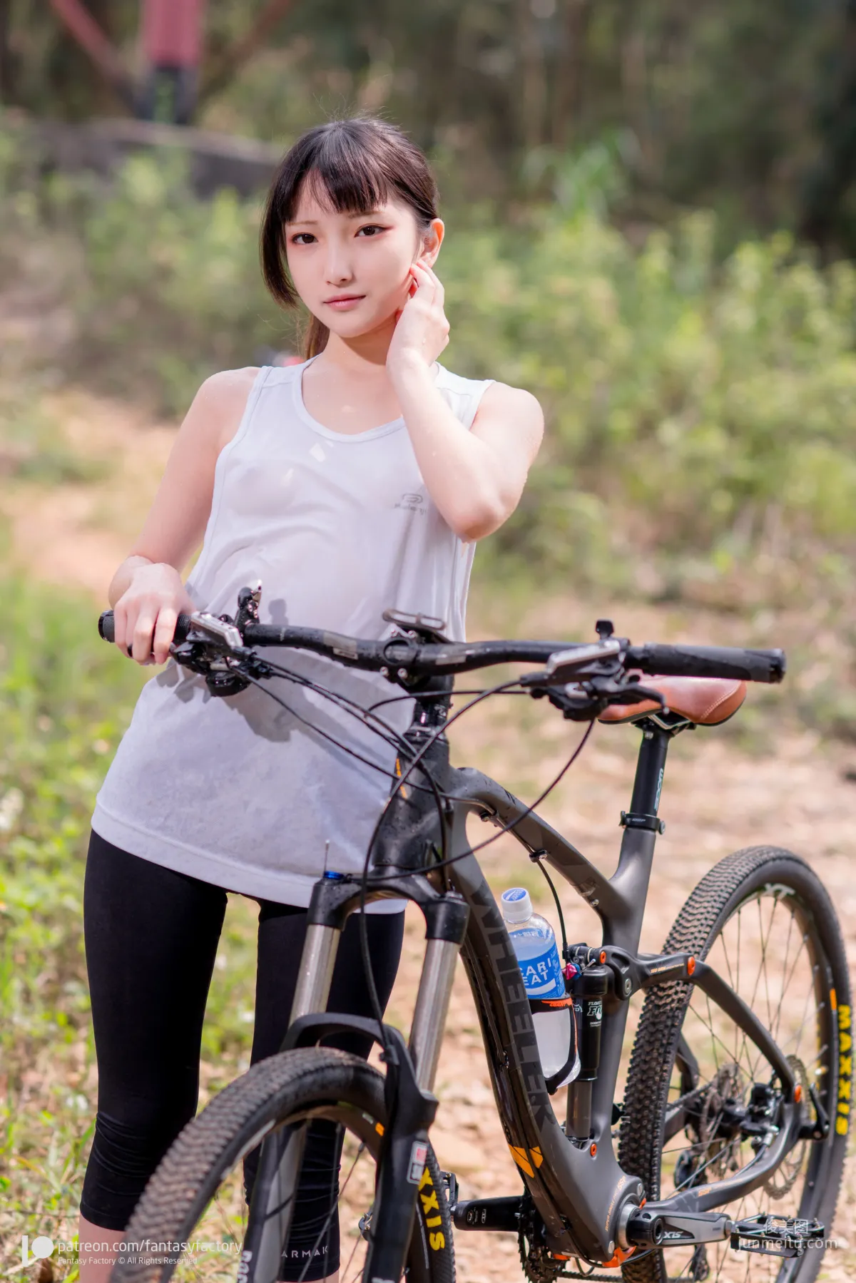 COSER小丁 《单车少女 黑胶 情趣网衫》 [Fantasy Factory] 写真集10
